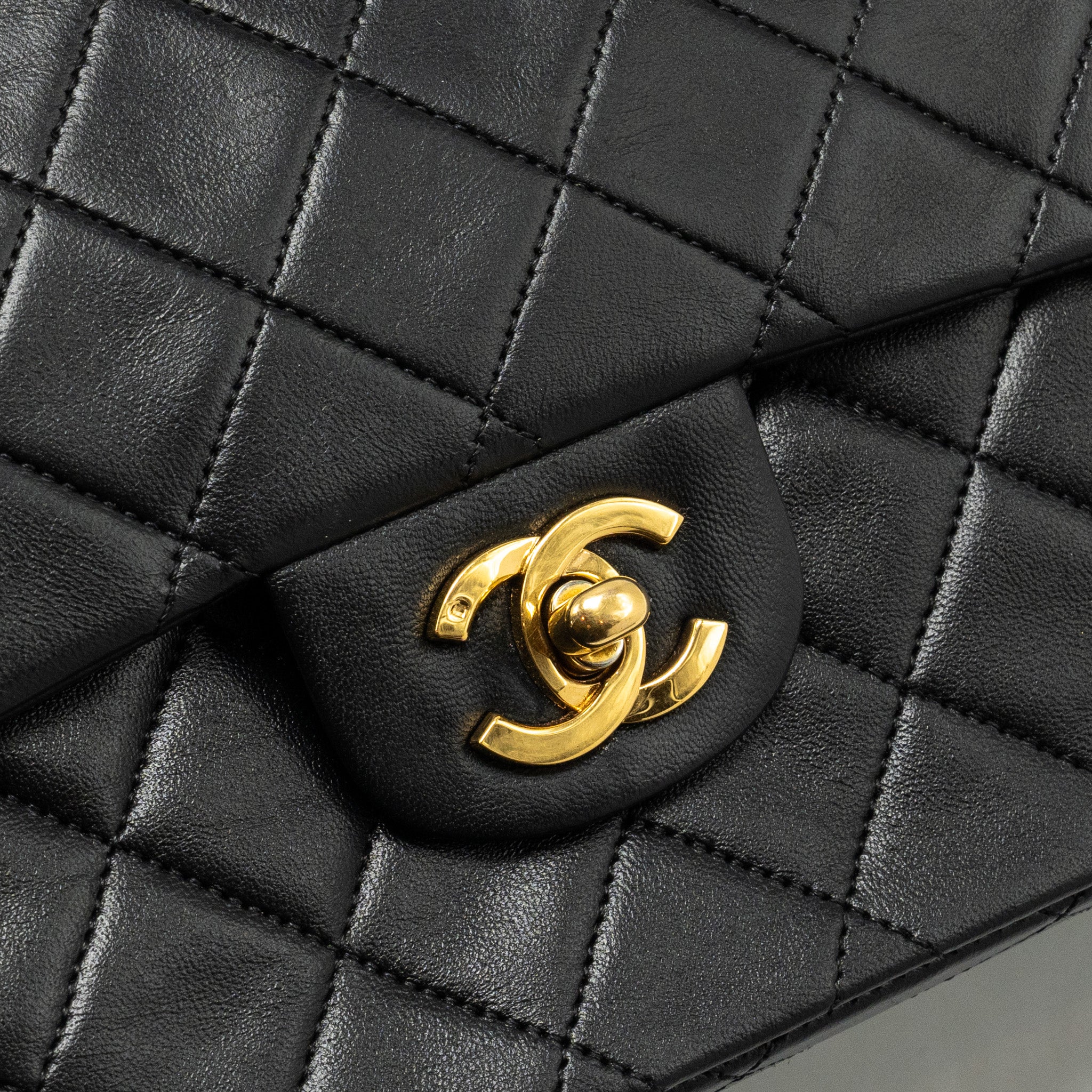 chanel-vintage-medium-classic-double-flap-bag-lambskin-black-ghw