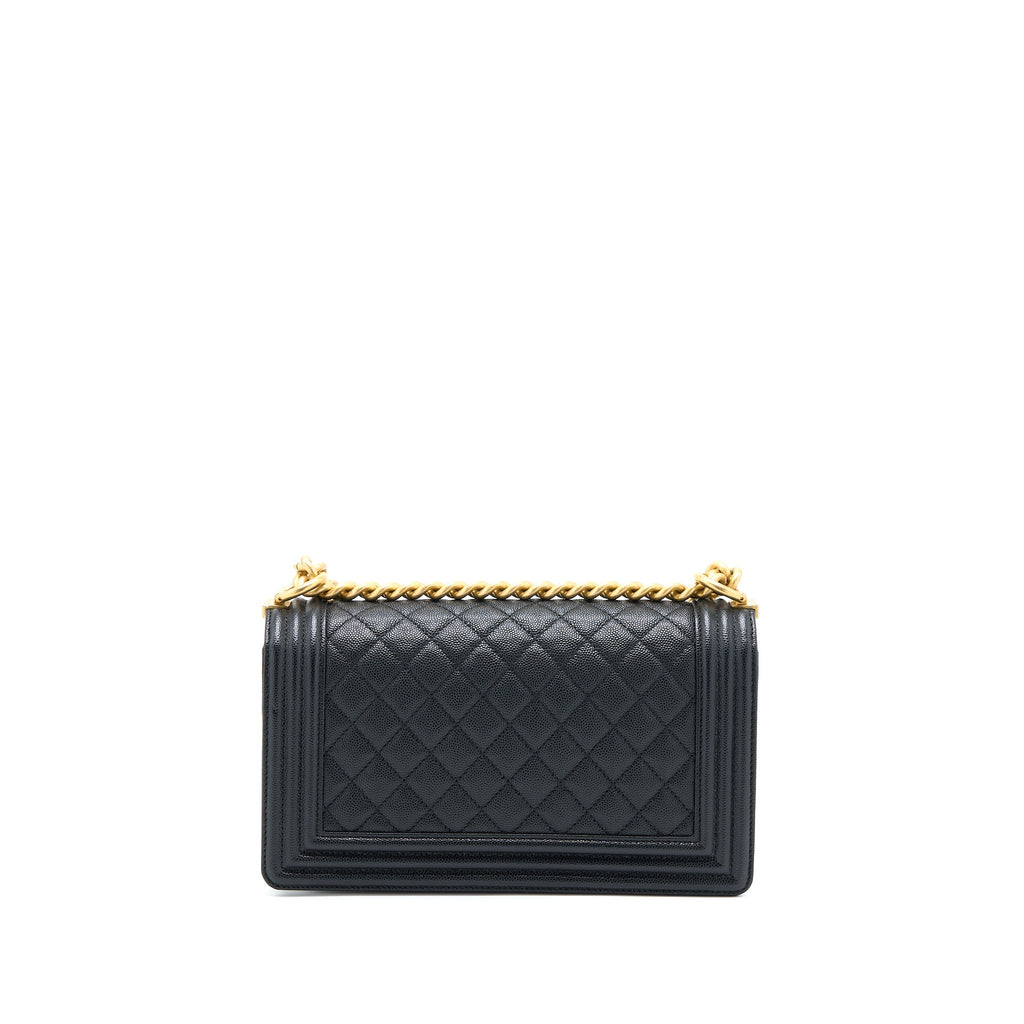 chanel-medium-boy-bag-caviar-black-ghw