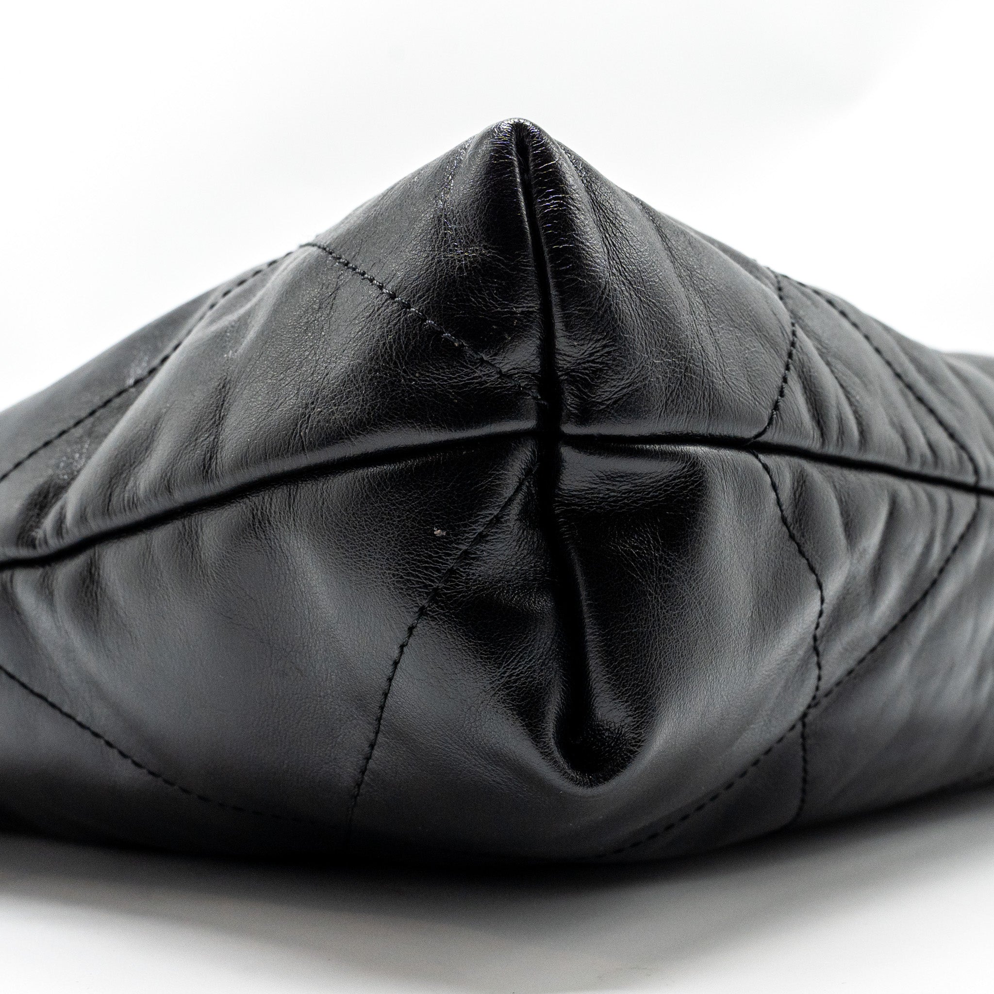 chanel-medium-22-bag-calfskin-so-black-microchip-copy-1