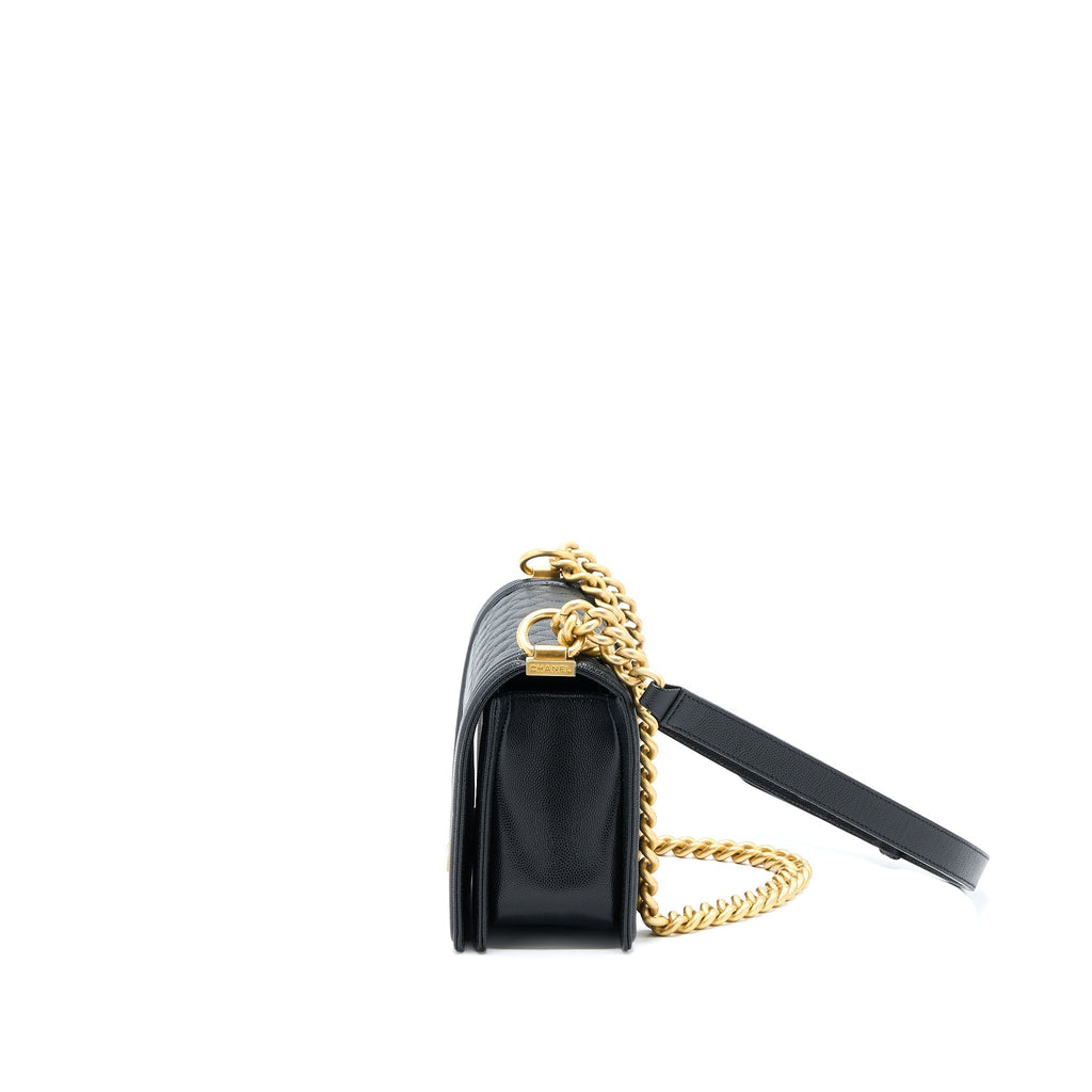 chanel-medium-boy-bag-caviar-black-ghw