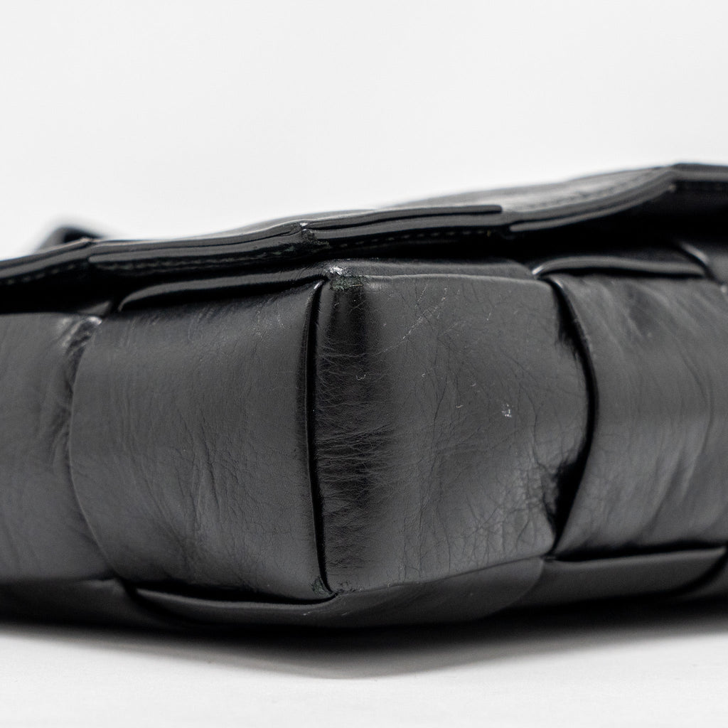 bottega-veneta-cassette-bag-aged-calfskin-black-shw-1