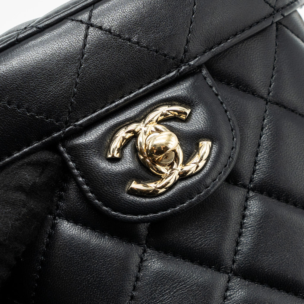 chanel-vanity-with-chain-lambskin-black-lghwmicrochip