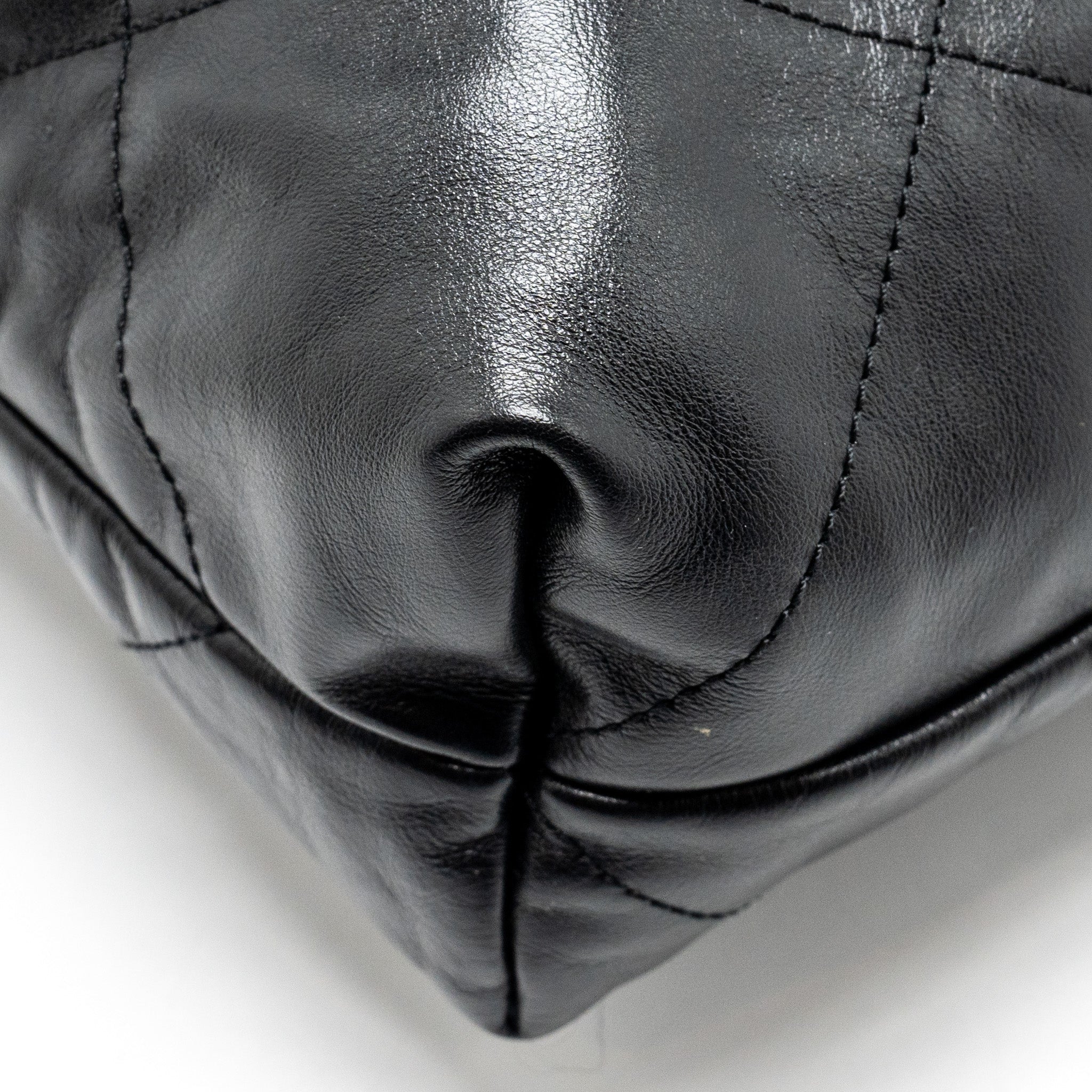 chanel-medium-22-bag-calfskin-so-black-microchip-copy-1