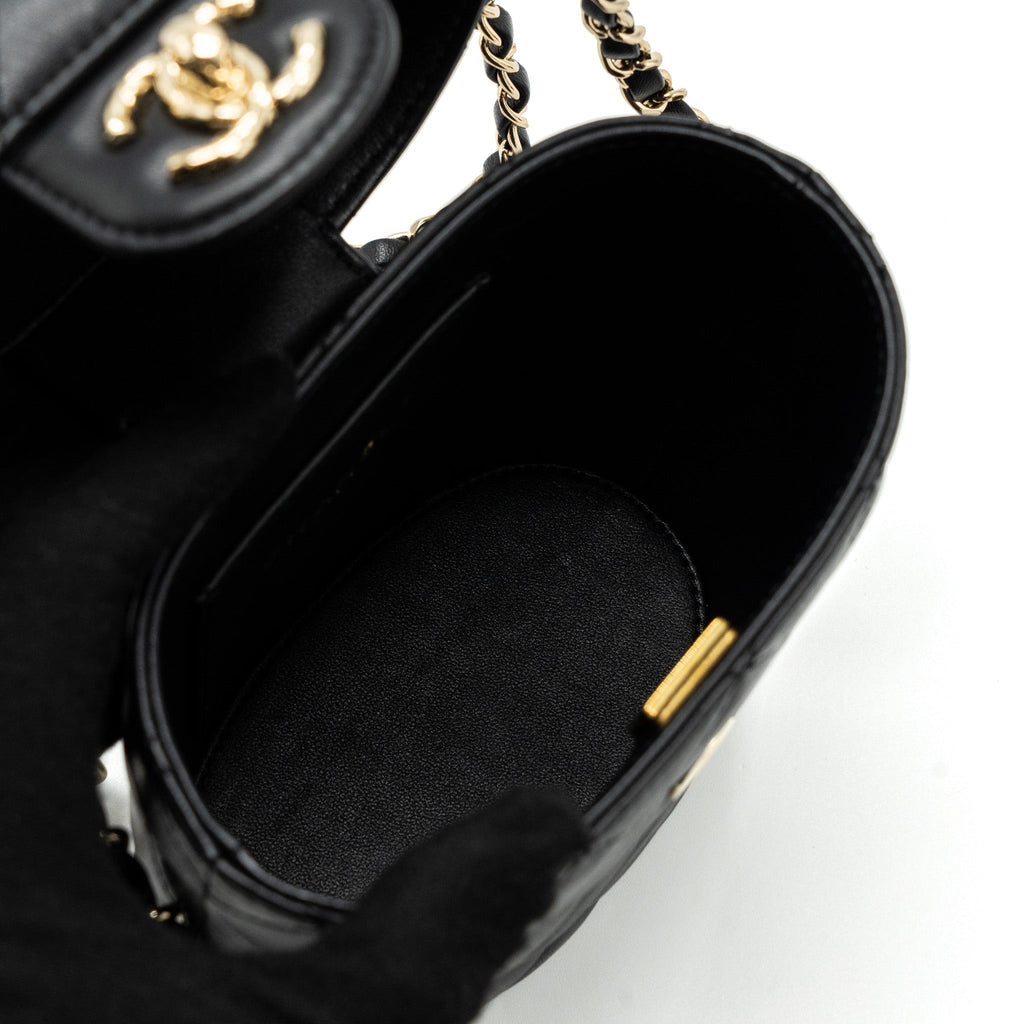 chanel-vanity-with-chain-lambskin-black-lghwmicrochip