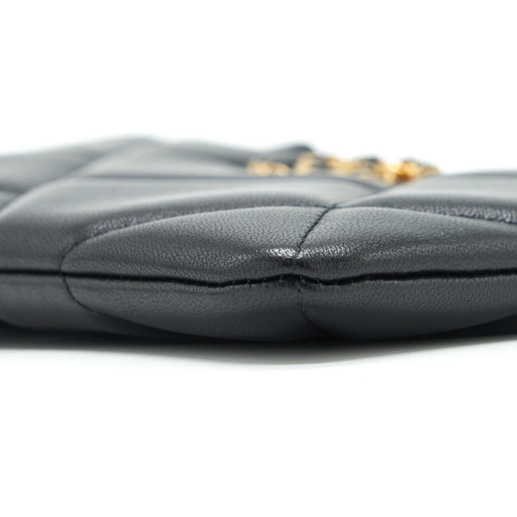 chanel-19-pouch-lambskin-black-ghw