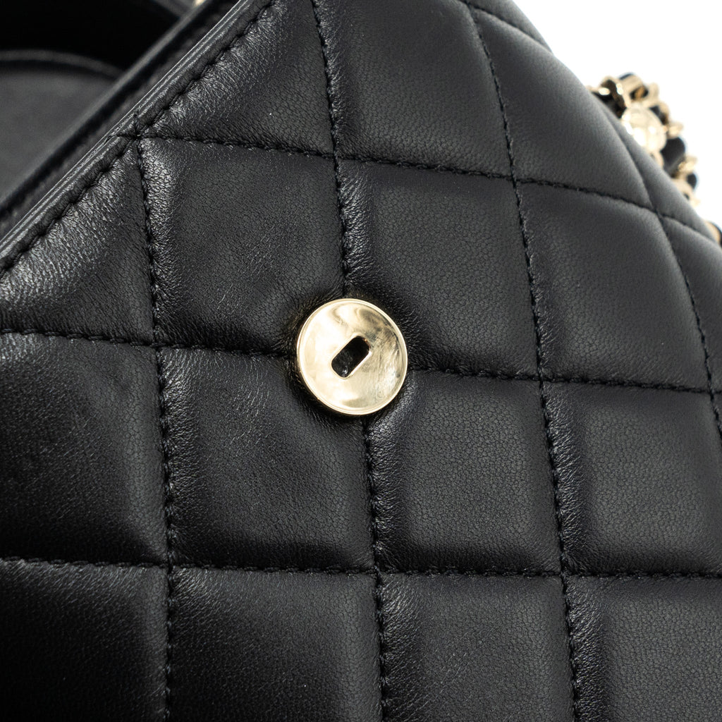 chanel-vanity-with-chain-lambskin-black-lghwmicrochip