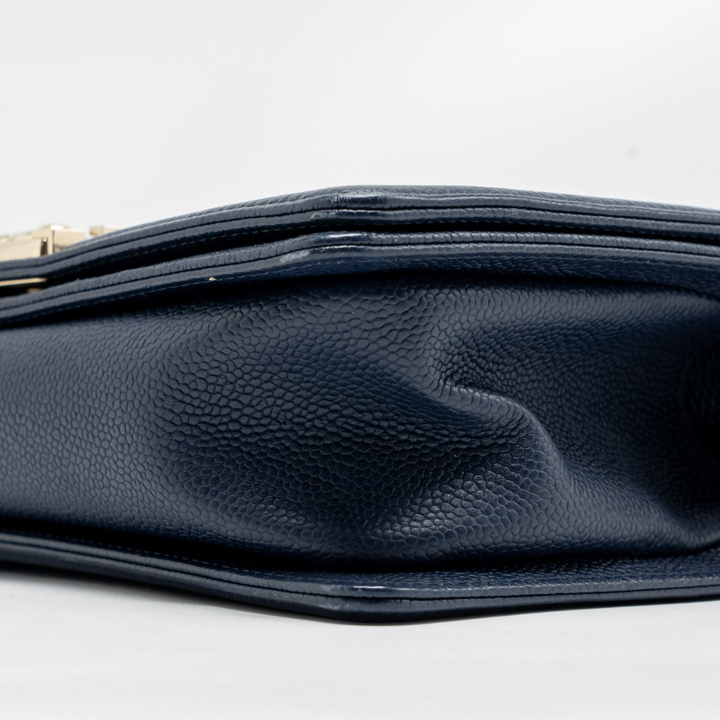chanel-medium-boy-bag-caviar-navy-lghw