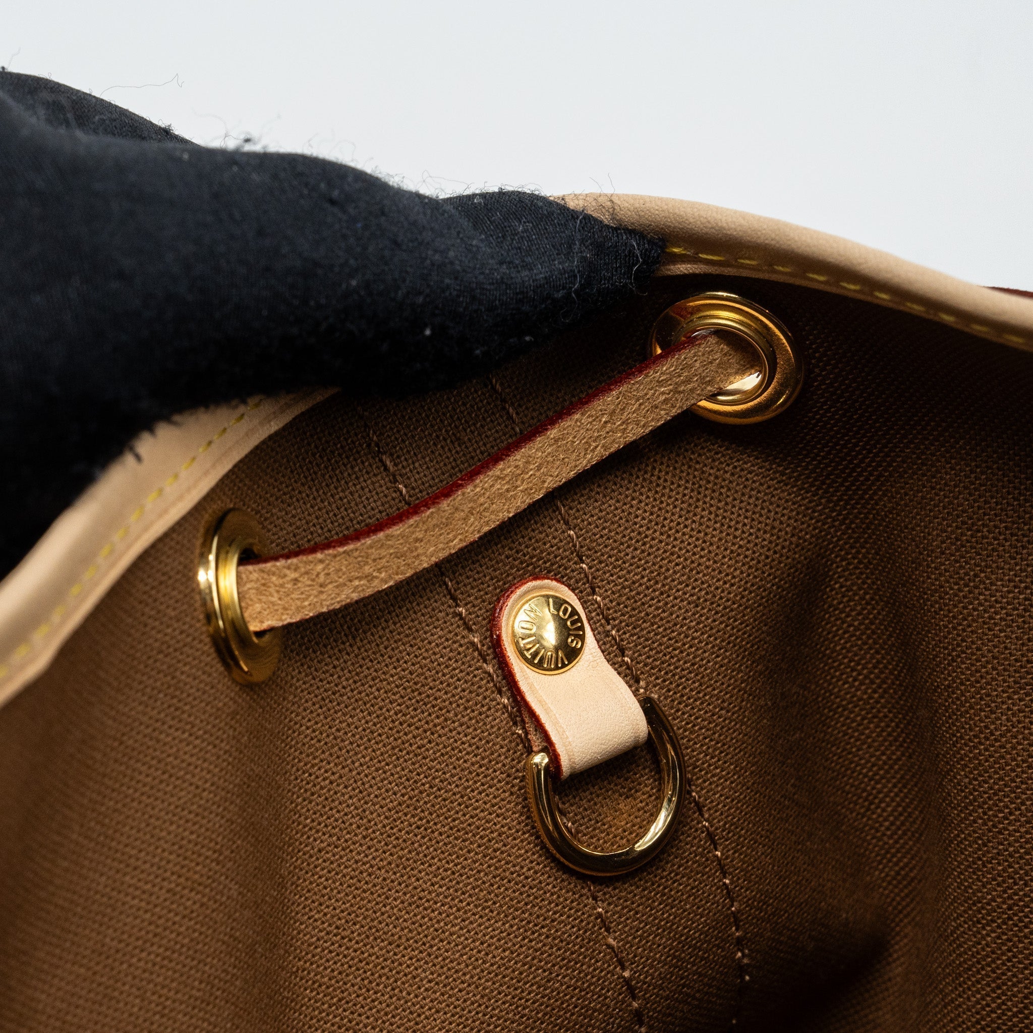 louis-vuitton-petit-noe-monogram-canvas-ghw-4