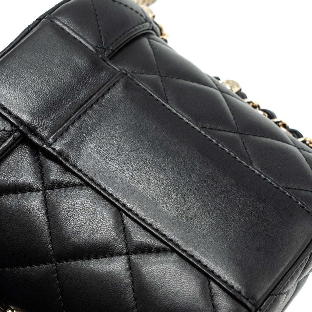 chanel-vanity-with-chain-lambskin-black-lghwmicrochip
