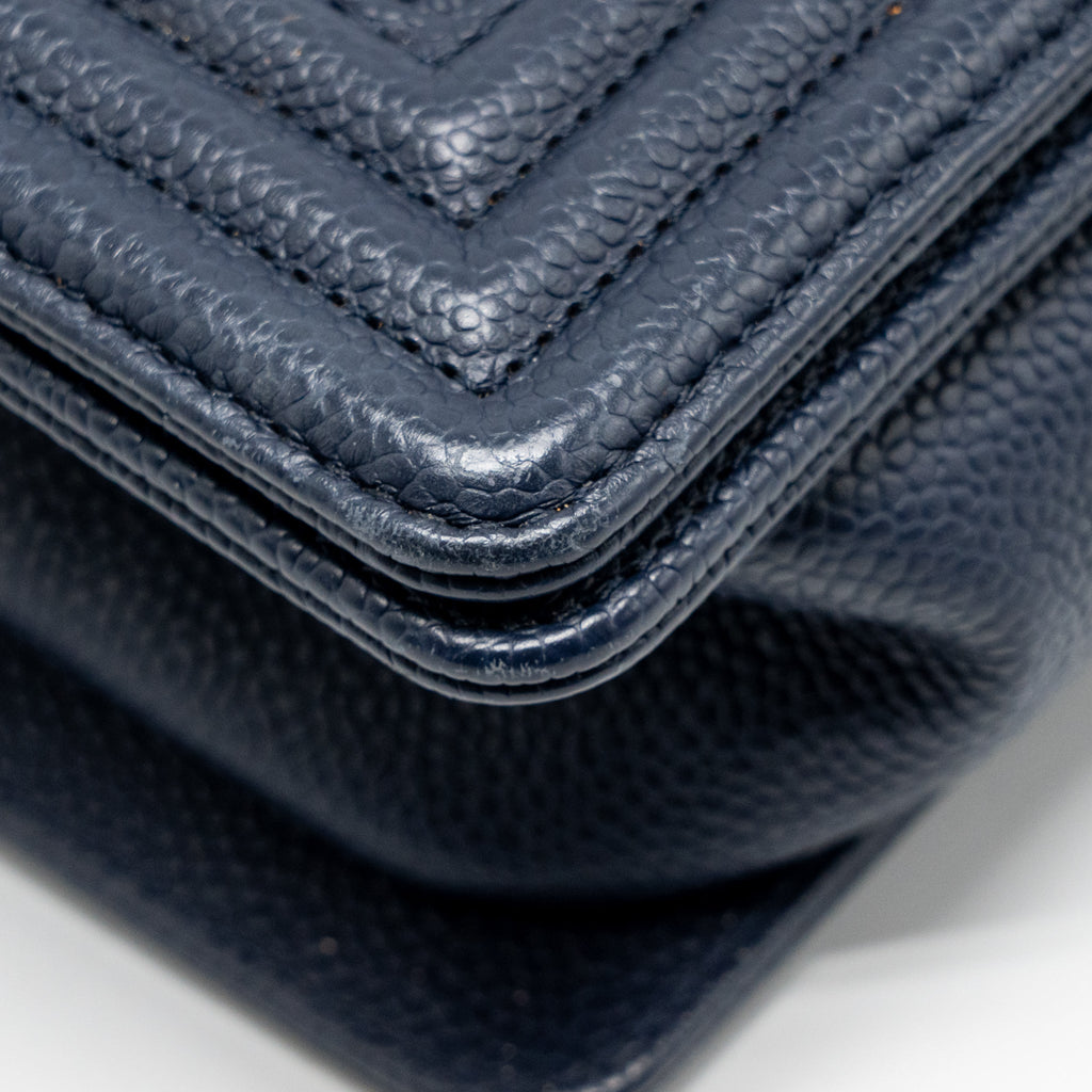 chanel-medium-boy-bag-caviar-navy-lghw