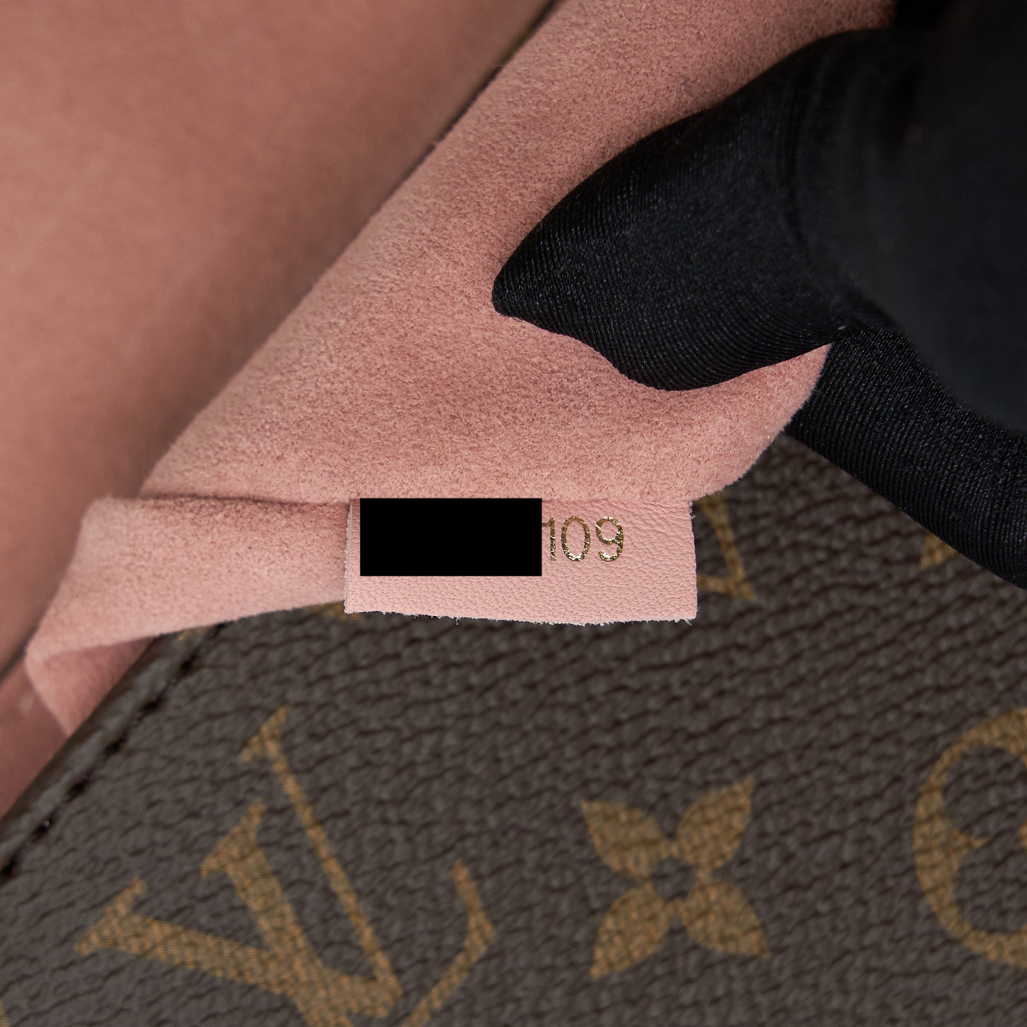 louis-vuitton-locky-bb-monogram-canvas-pink-ghw