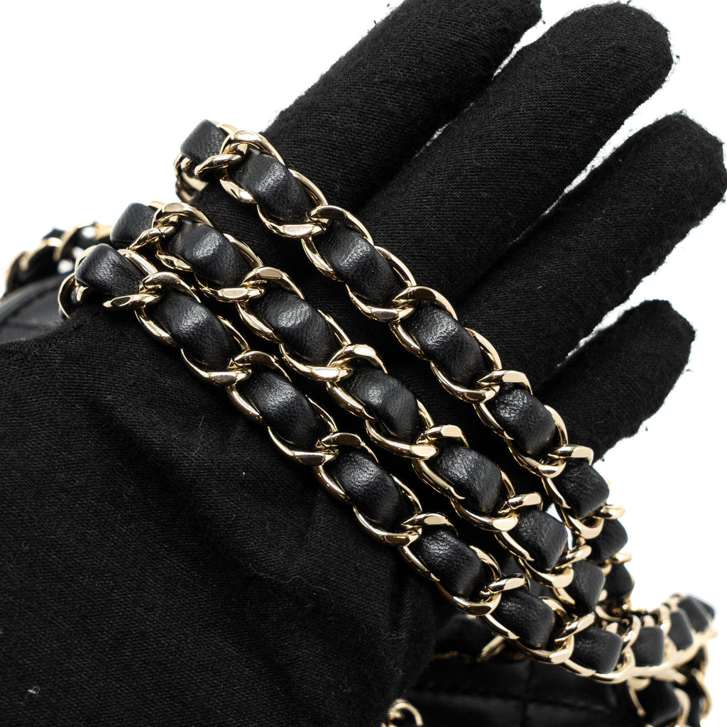 chanel-vanity-with-chain-lambskin-black-lghwmicrochip