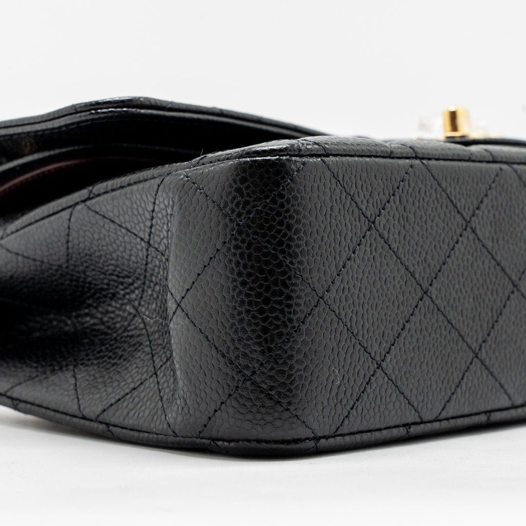 chanel-medium-classic-double-flap-bag-caviar-black-ghwmicrochip-1