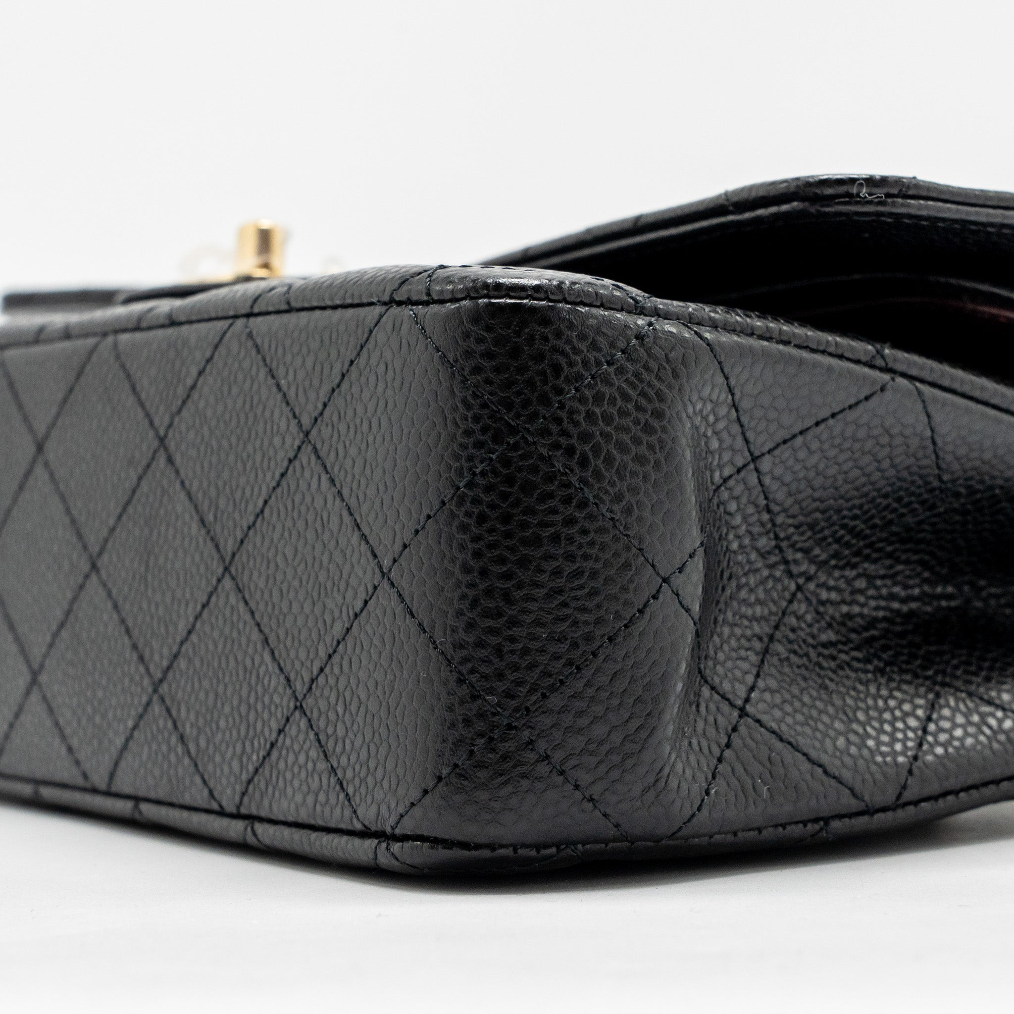 chanel-medium-classic-double-flap-bag-caviar-black-ghwmicrochip-1