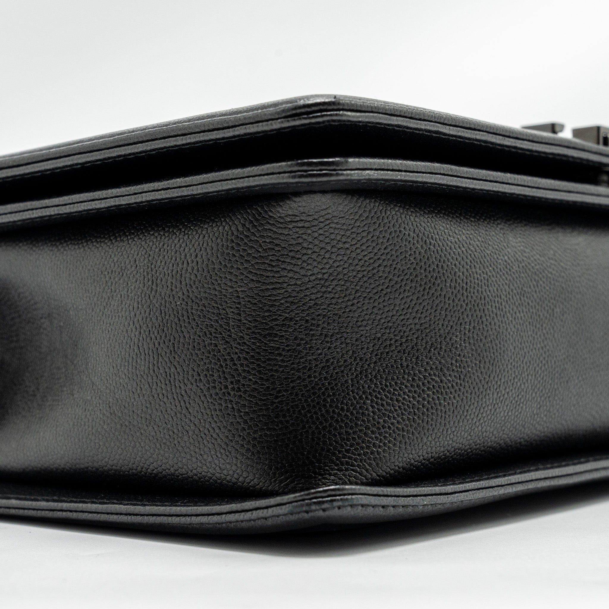 chanel-new-medium-boy-bag-caviar-so-black