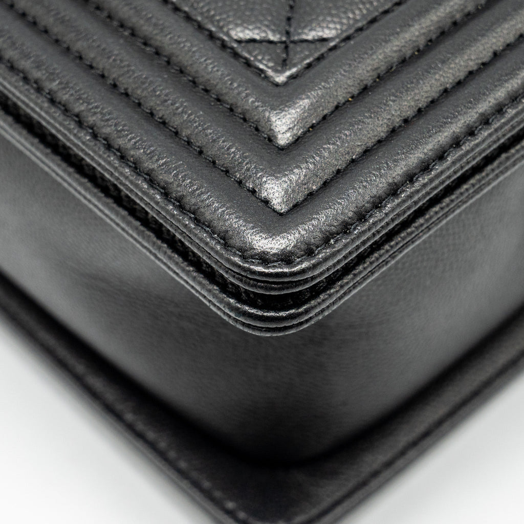 chanel-new-medium-boy-bag-caviar-so-black