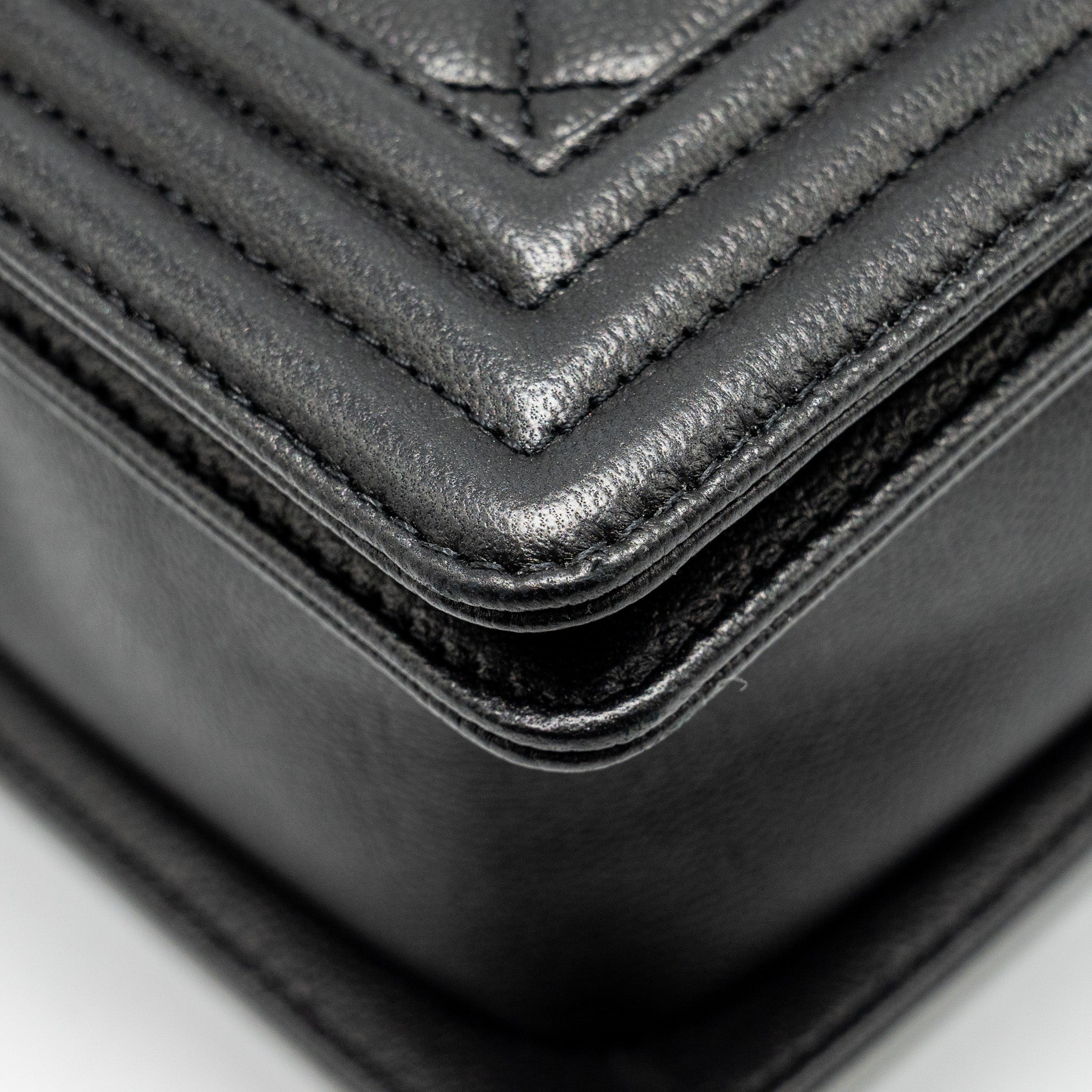 chanel-new-medium-boy-bag-caviar-so-black