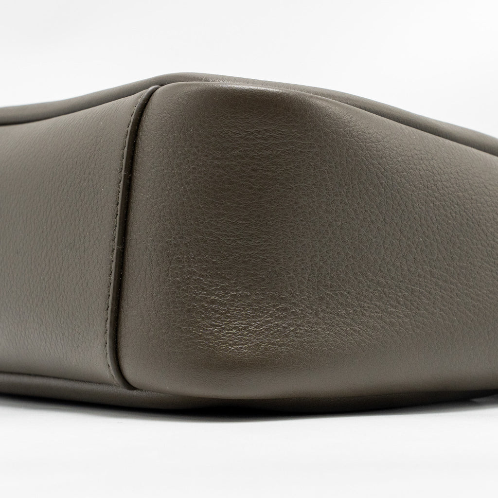saint-laurent-small-le-5-a-7-supple-bag-calfskin-light-musk-ghw