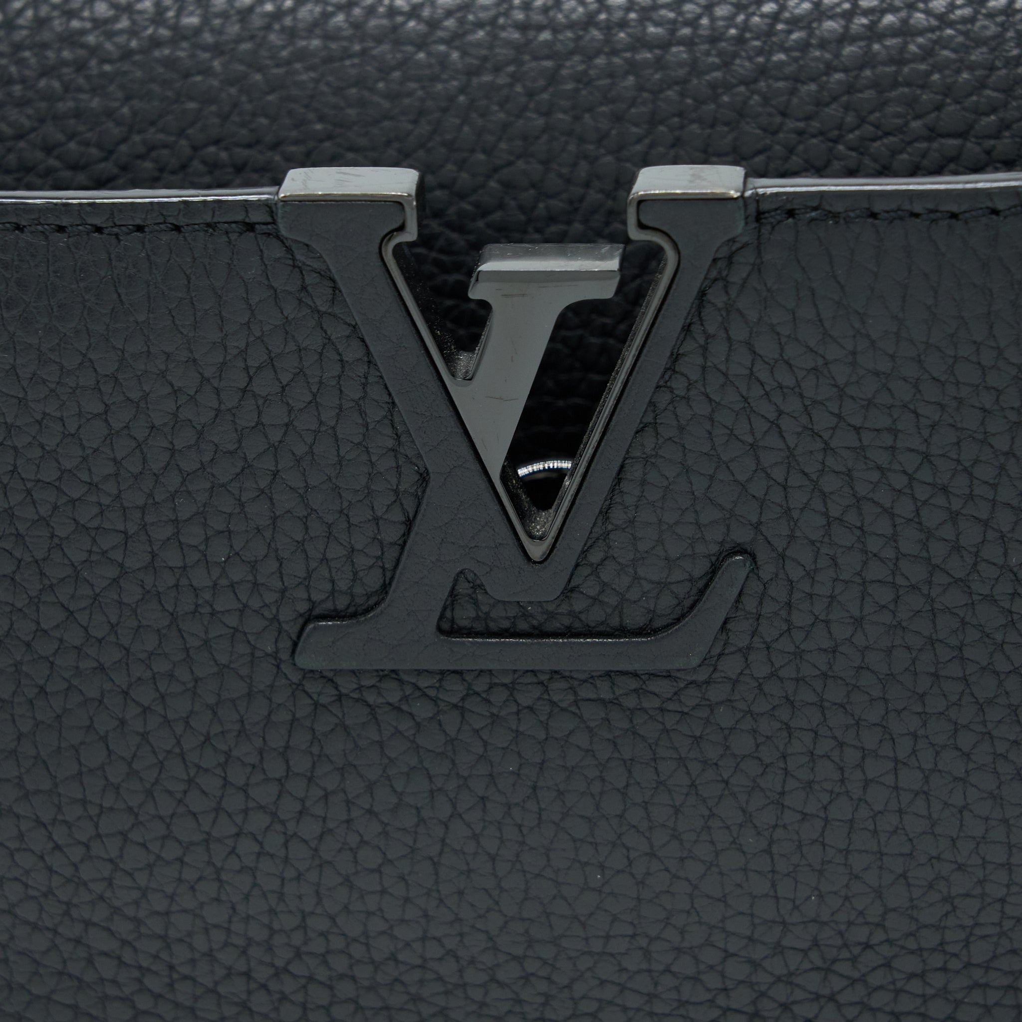 louis-vuitton-capucines-bb-taurillon-so-black-with-black-hardware