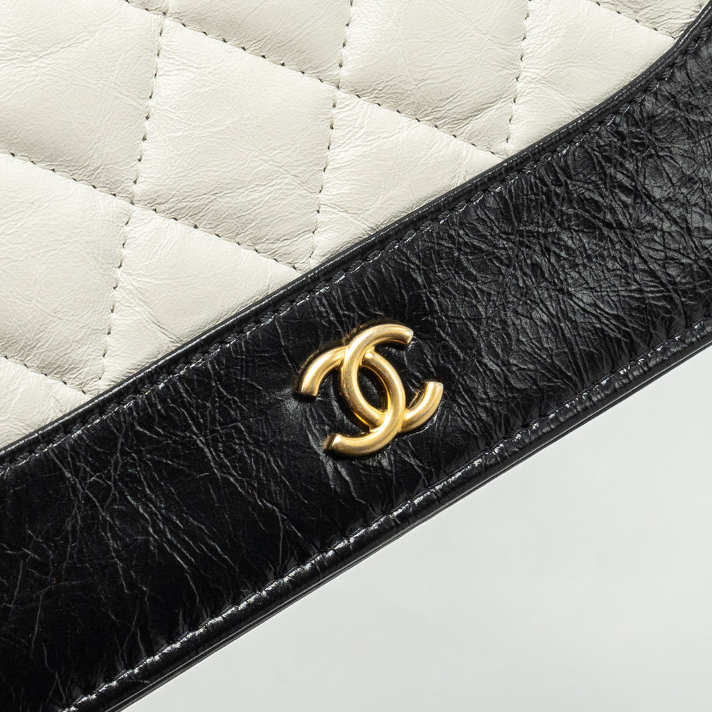 chanel-gabrielle-wallet-on-chain-calfskin-white-black-multicolour-hardware-copy