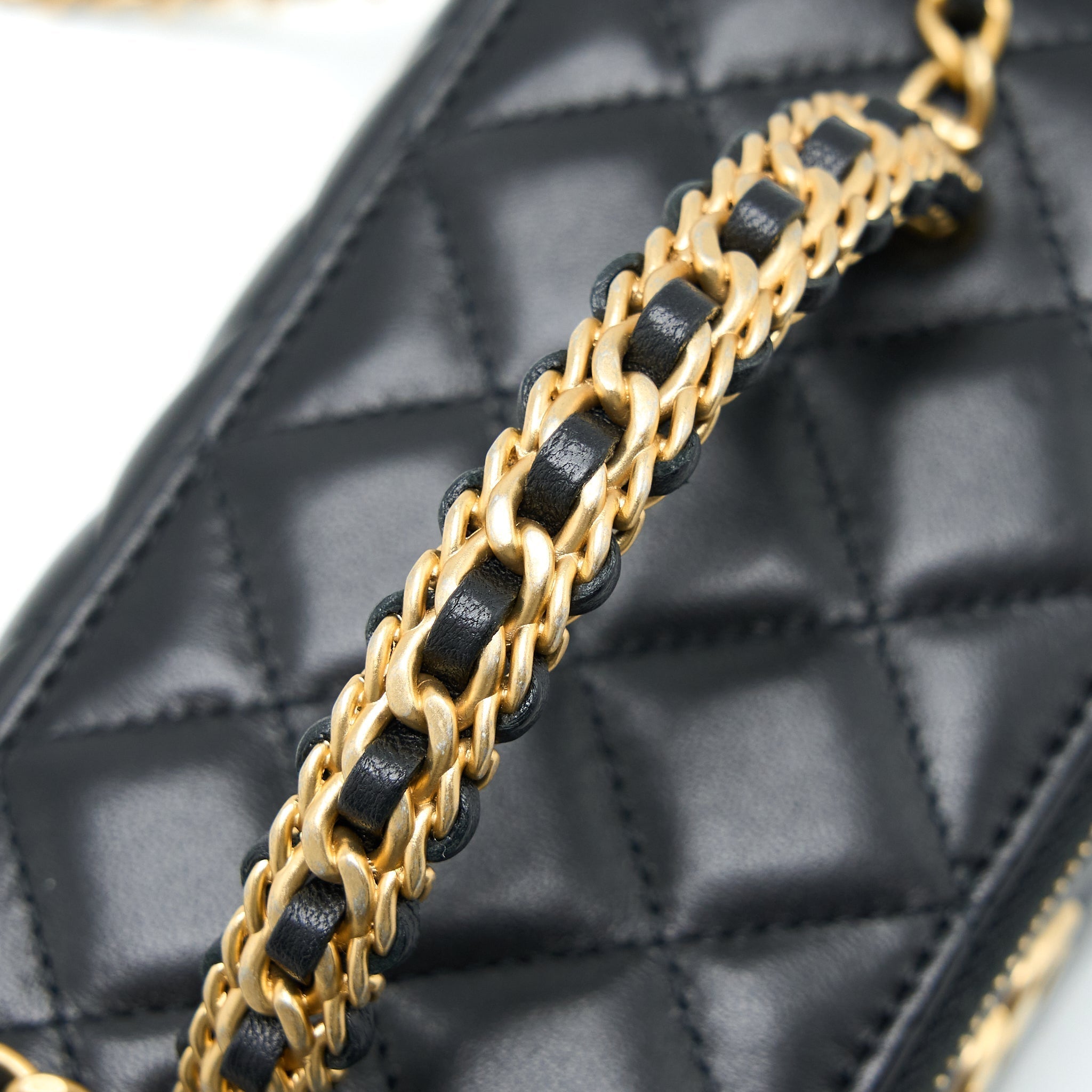 chanel-leather-chain-top-handle-long-vanity-lambskin-black-ghw