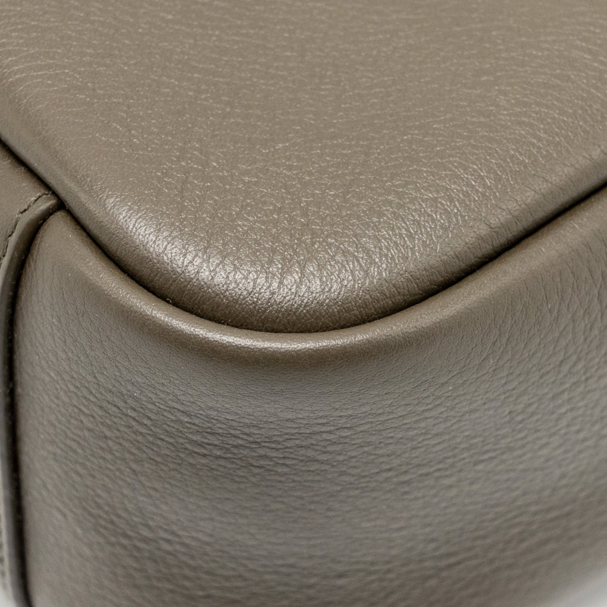 saint-laurent-small-le-5-a-7-supple-bag-calfskin-light-musk-ghw