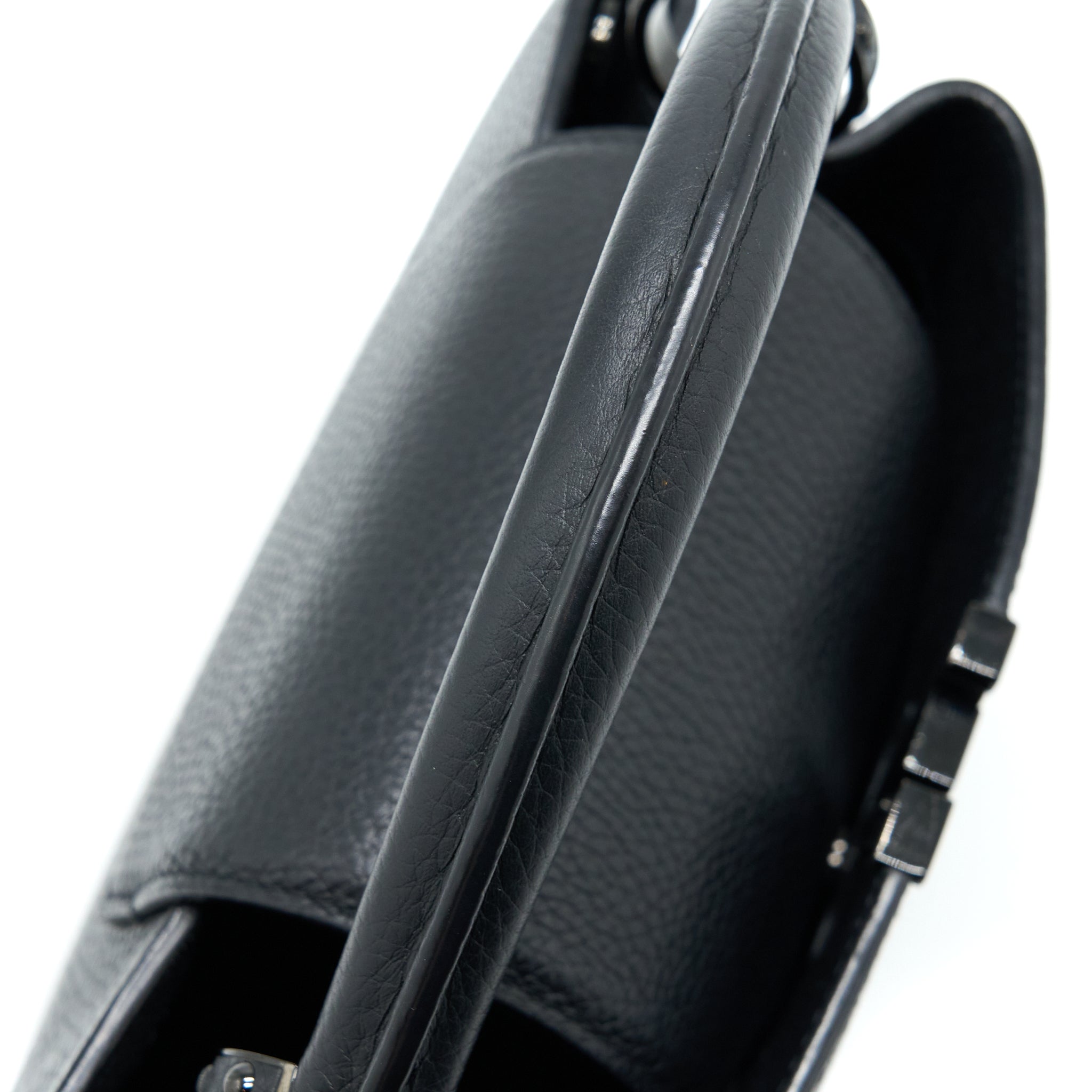 louis-vuitton-capucines-bb-taurillon-so-black-with-black-hardware