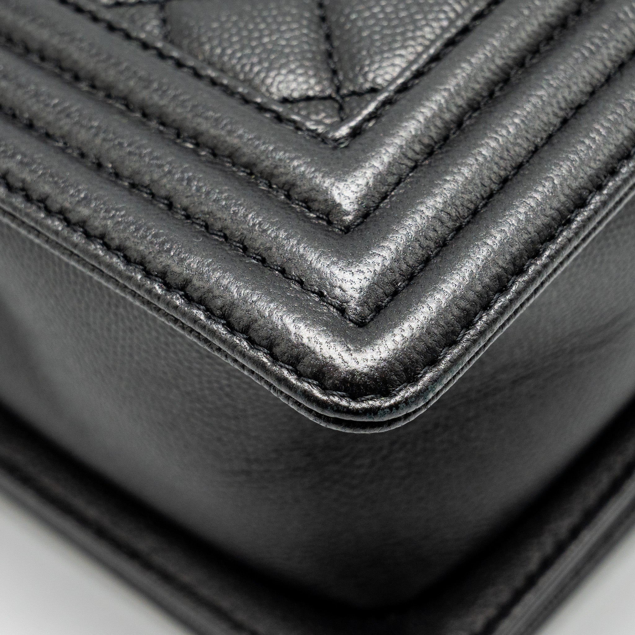 chanel-new-medium-boy-bag-caviar-so-black