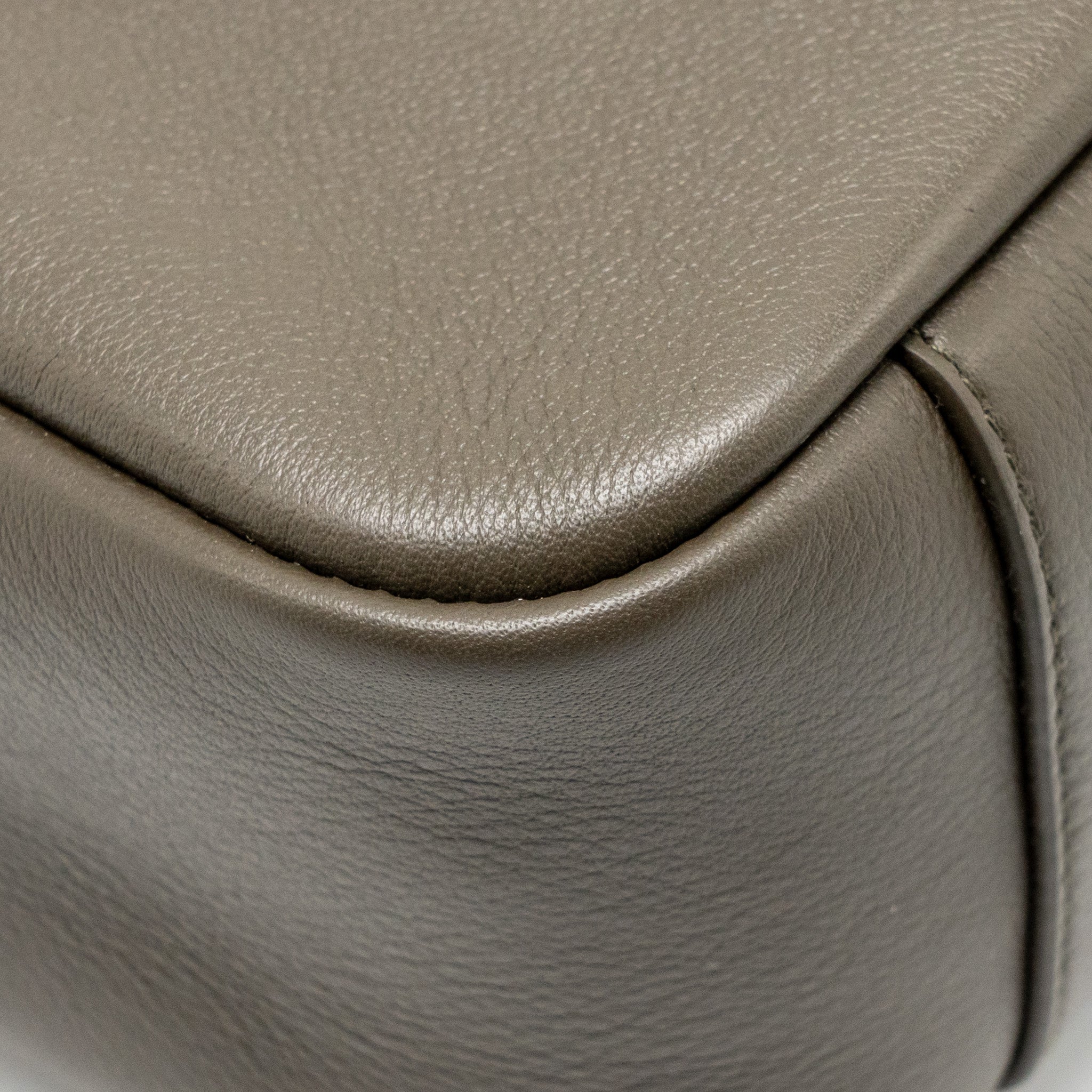 saint-laurent-small-le-5-a-7-supple-bag-calfskin-light-musk-ghw