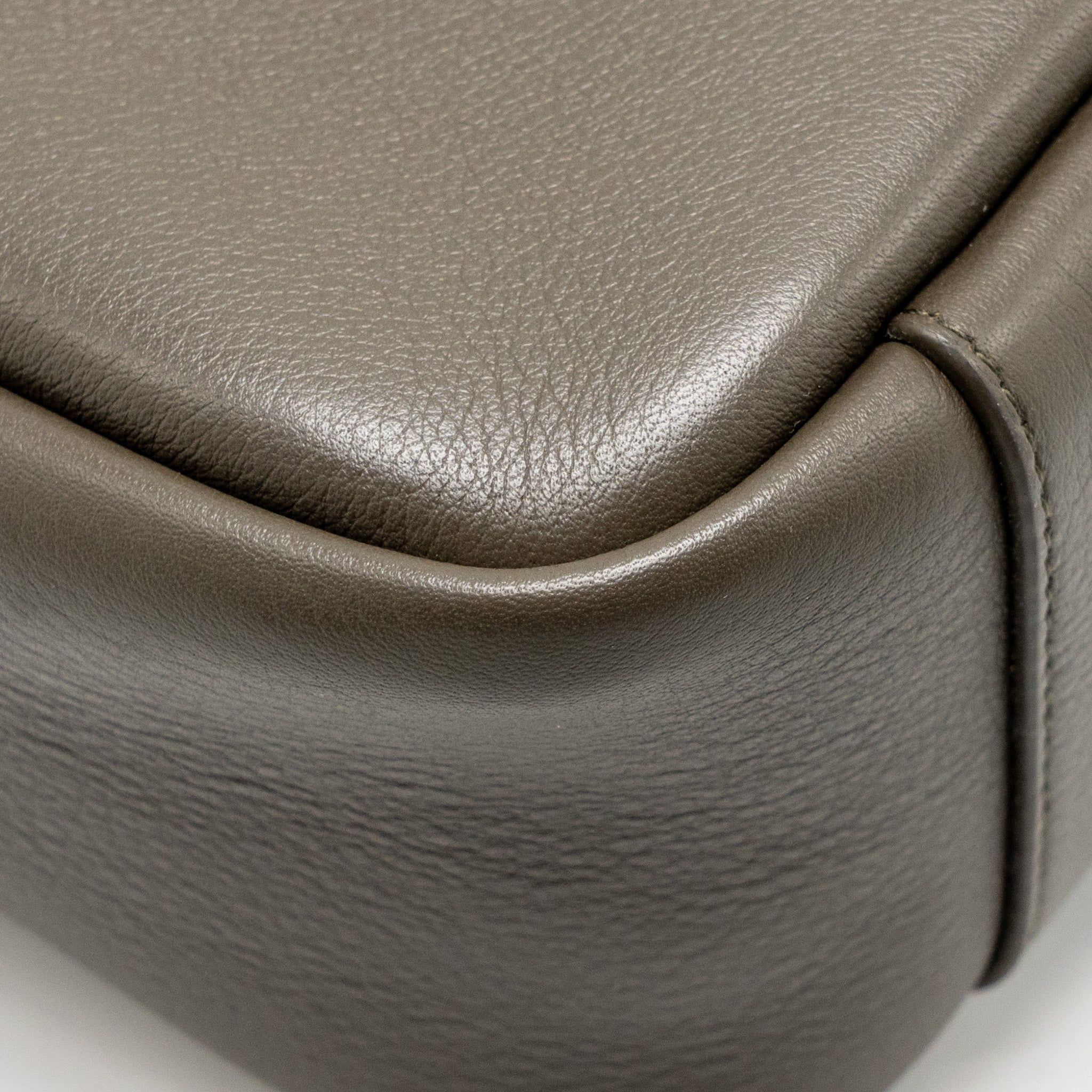 saint-laurent-small-le-5-a-7-supple-bag-calfskin-light-musk-ghw