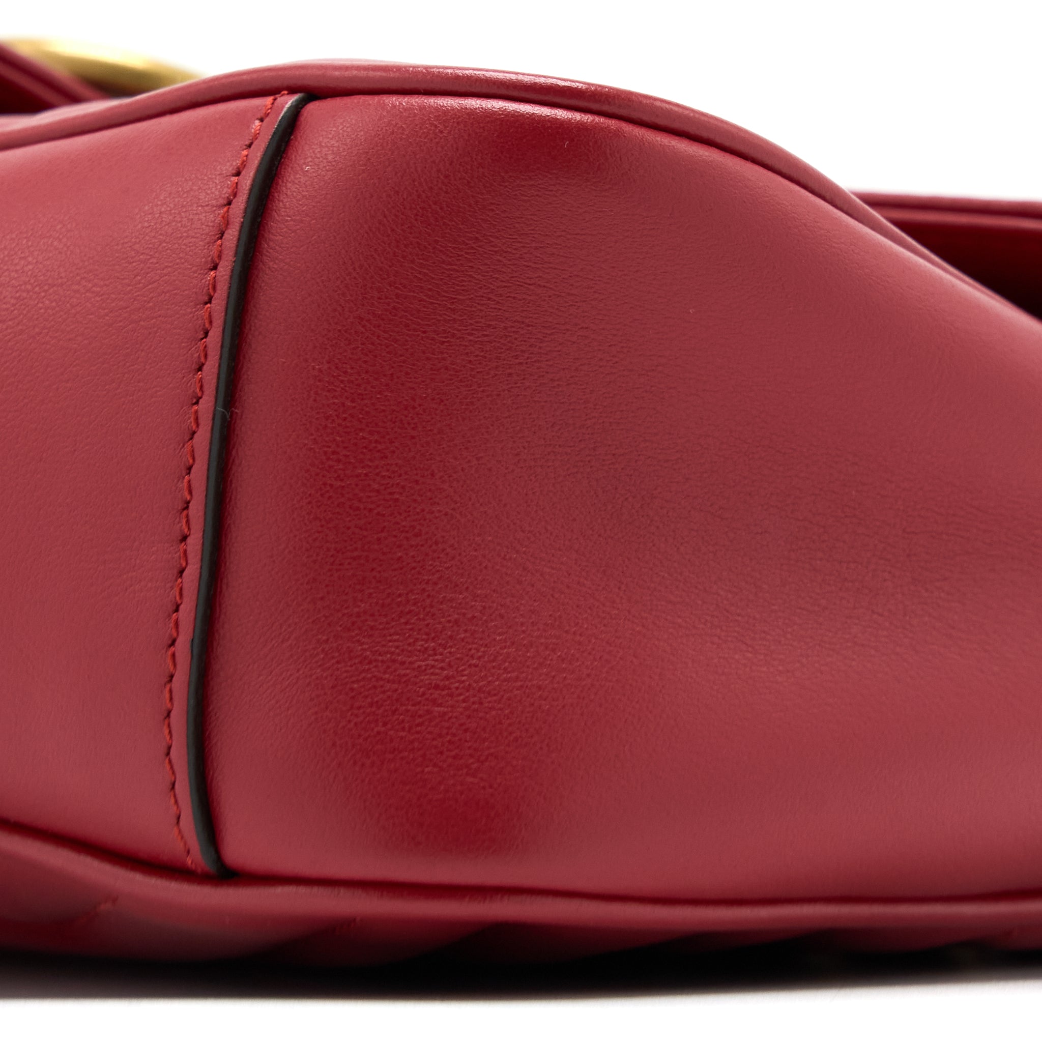 gucci-small-gg-marmont-matelasse-shoulder-bag-calfskin-red-ghw