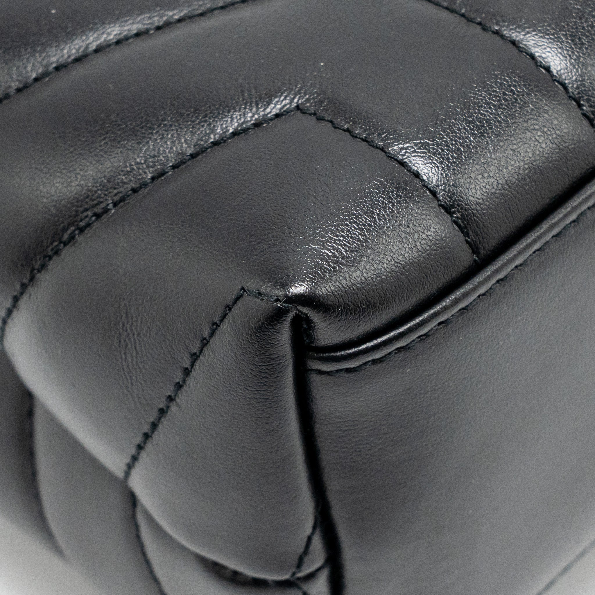 saint-laurent-ysl-medium-loulou-shoulder-bag-calfskin-so-blac