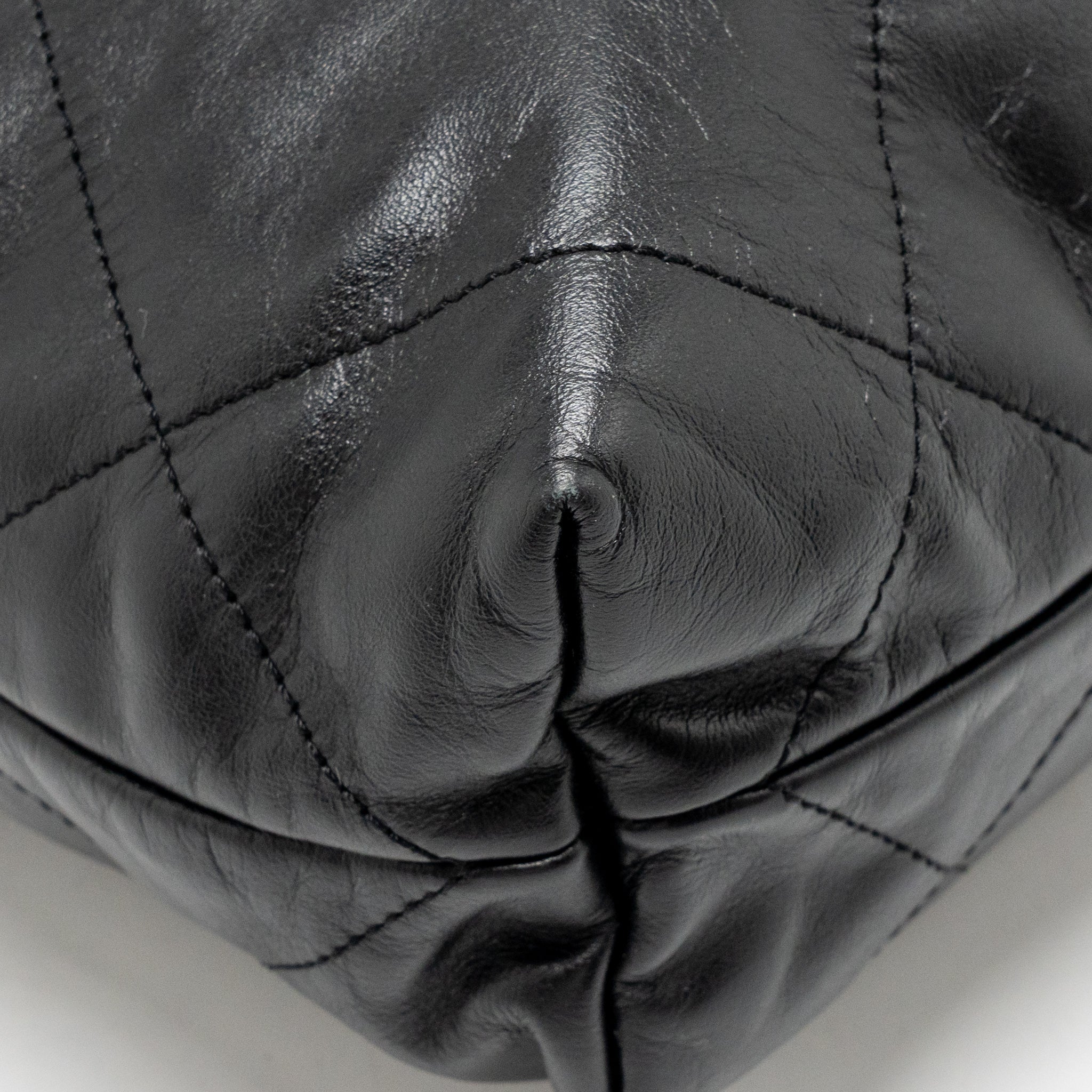 chanel-22-black-2