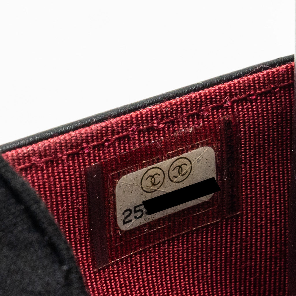chanel-gabrielle-wallet-on-chain-calfskin-white-black-multicolour-hardware-copy