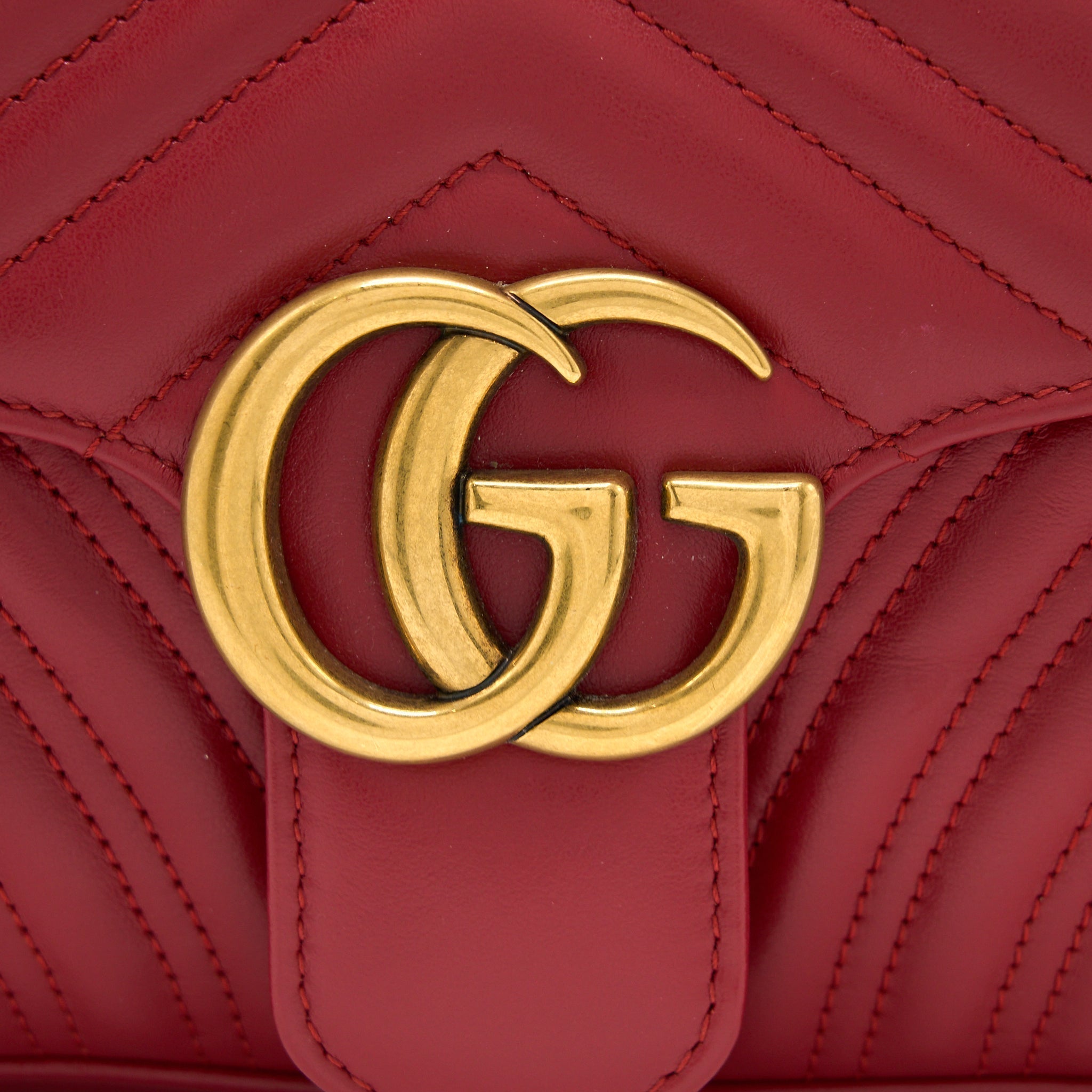 gucci-small-gg-marmont-matelasse-shoulder-bag-calfskin-red-ghw