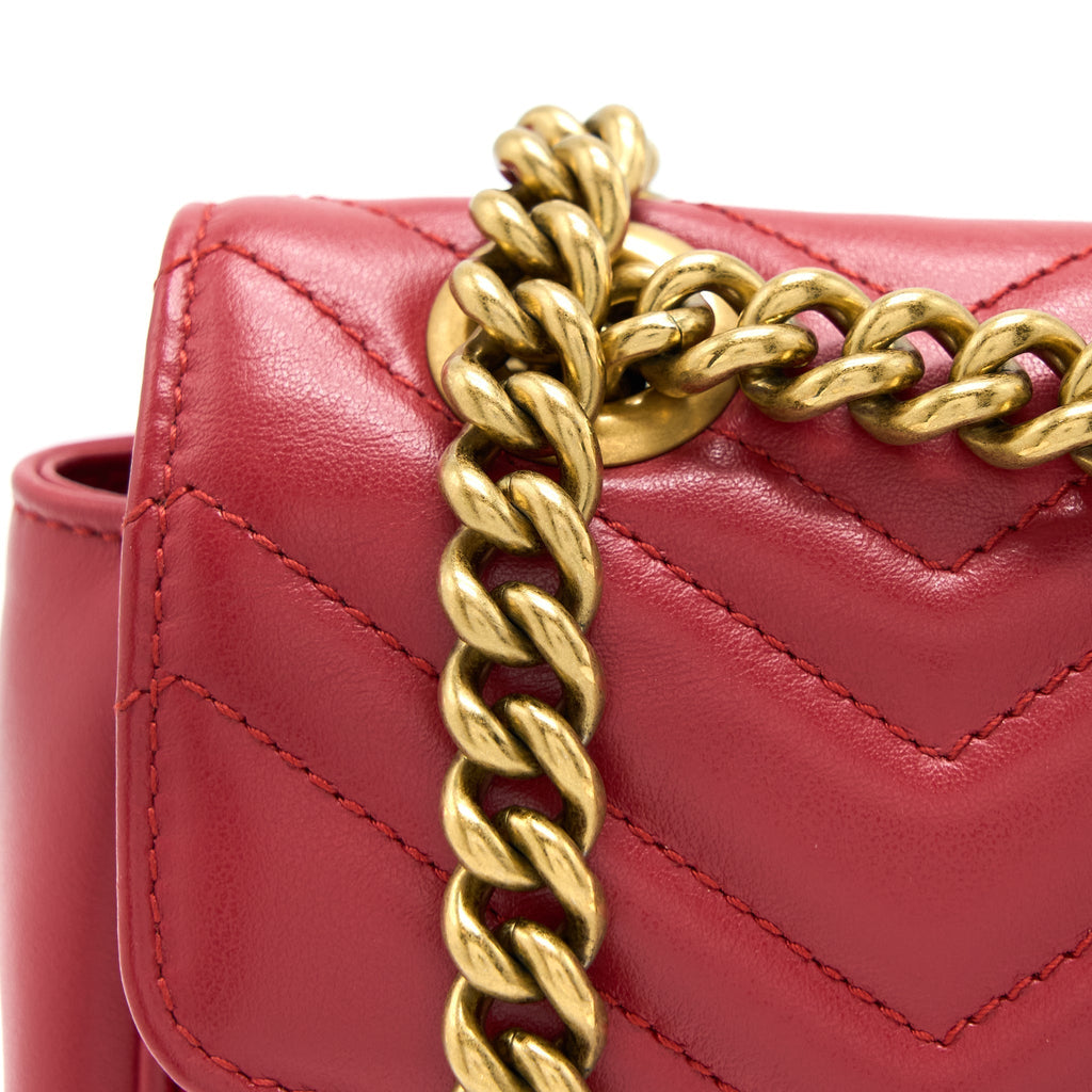 gucci-small-gg-marmont-matelasse-shoulder-bag-calfskin-red-ghw