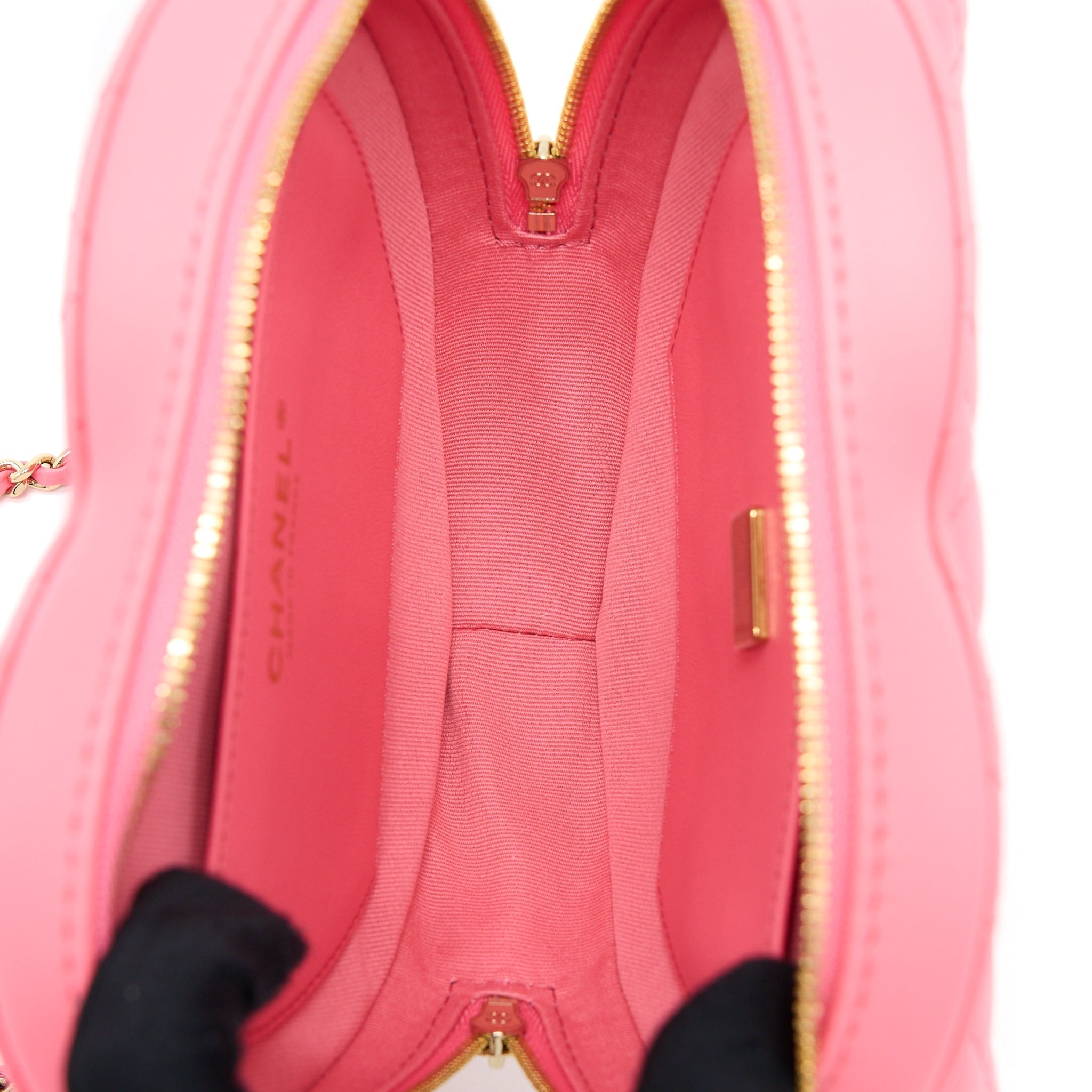 chanel-22s-heart-bag-lambskin-pink-lghw-microchip
