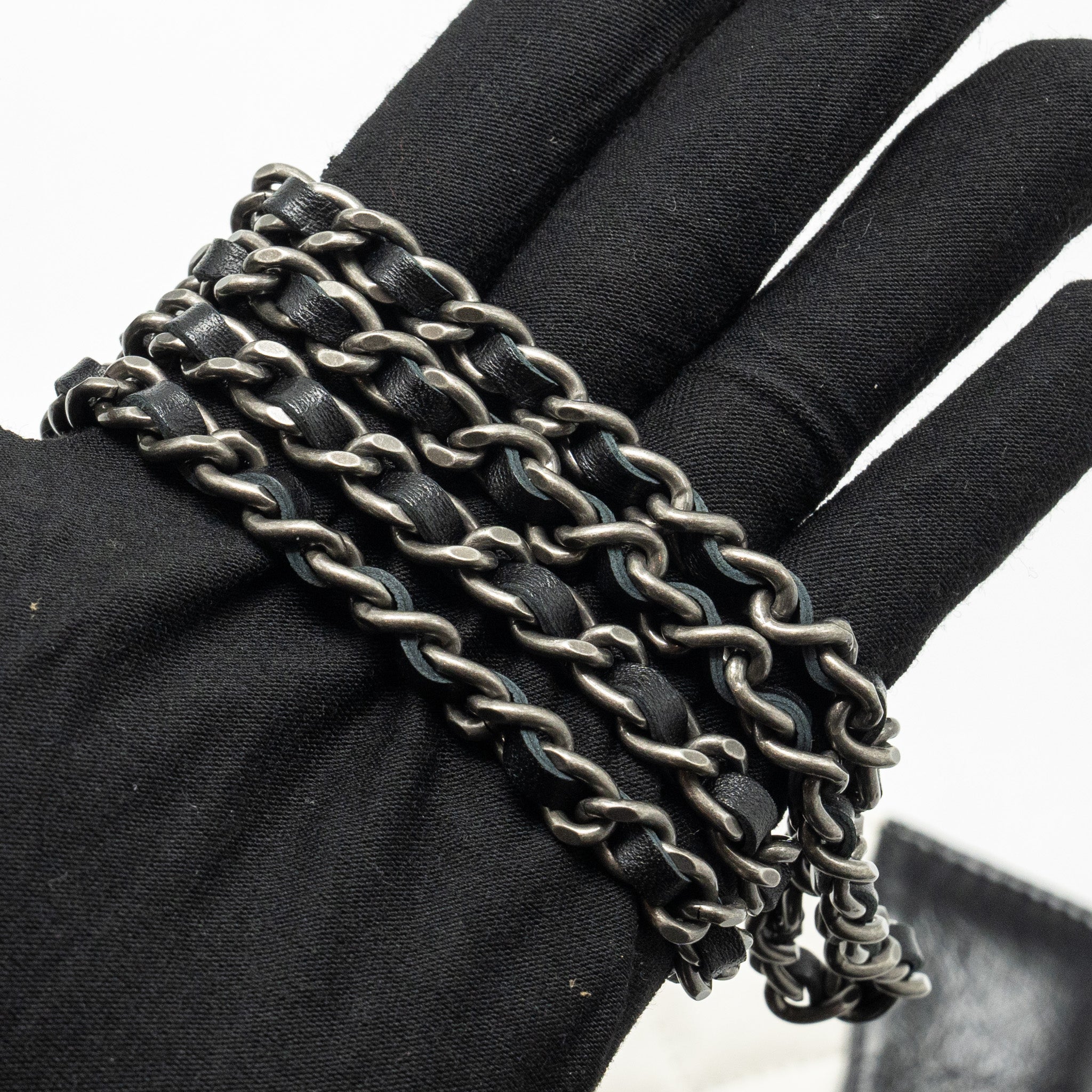 chanel-gabrielle-wallet-on-chain-calfskin-white-black-multicolour-hardware-copy