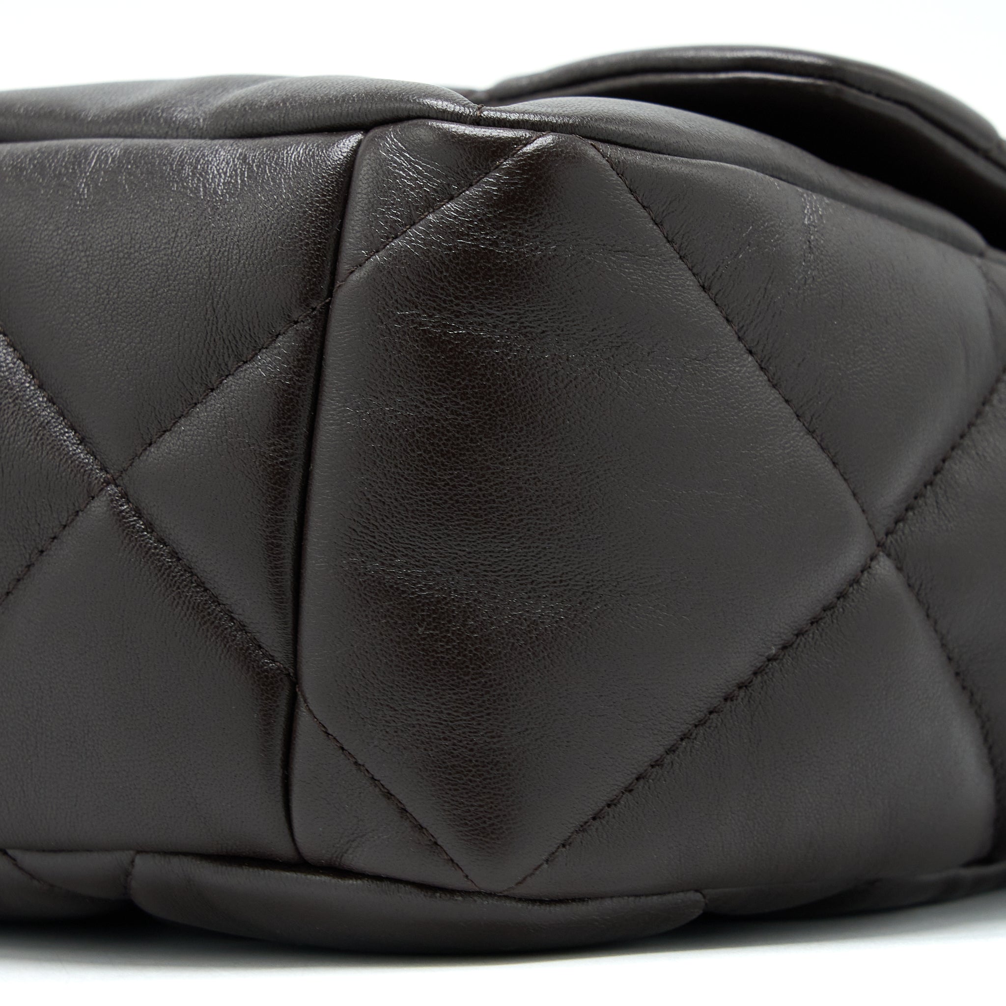 chanel-21a-maxi-19-flap-bag-lambskin-dark-brown-multicolour-hardware-microchip