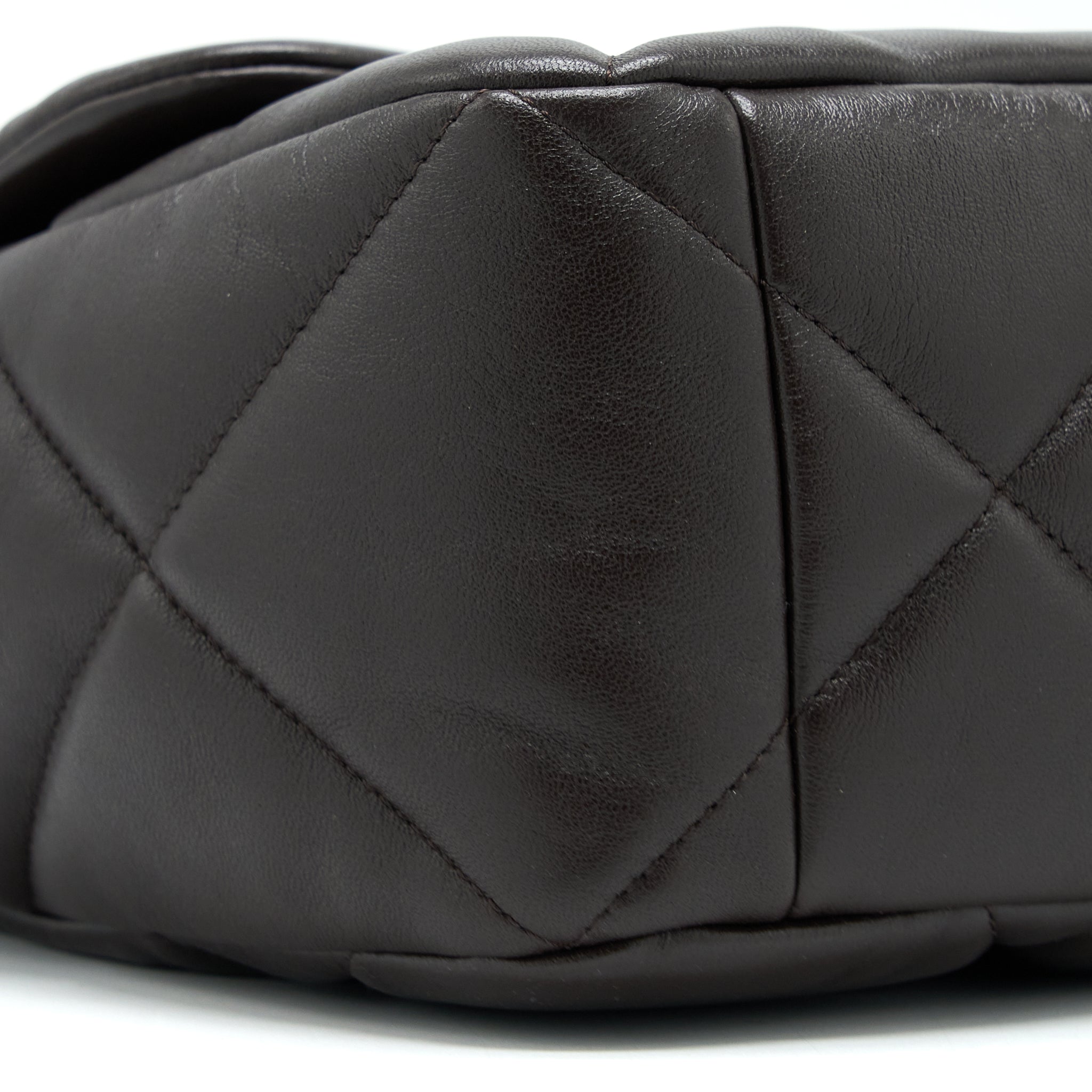 chanel-21a-maxi-19-flap-bag-lambskin-dark-brown-multicolour-hardware-microchip