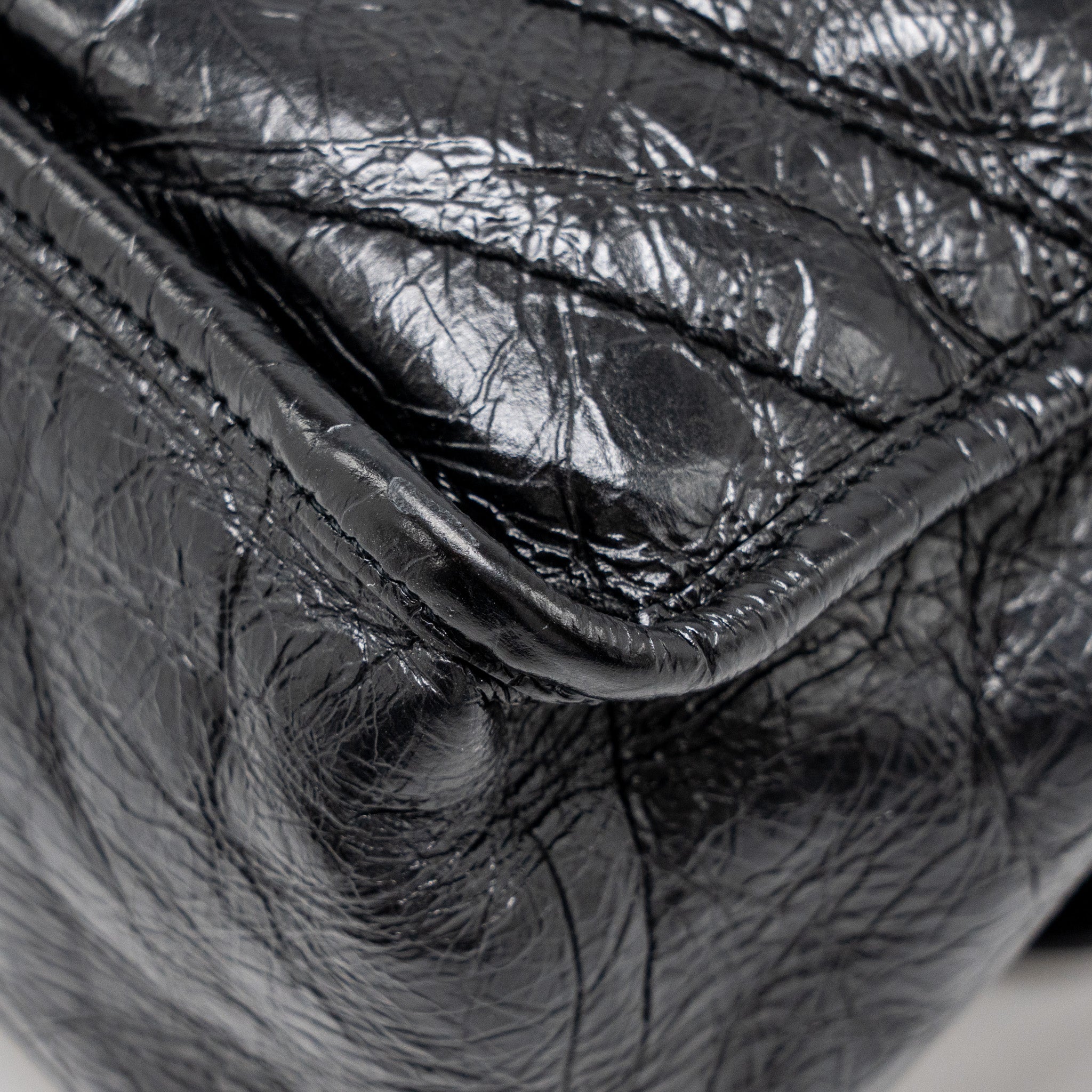 saint-laurent-medium-niki-calfskin-black-shw