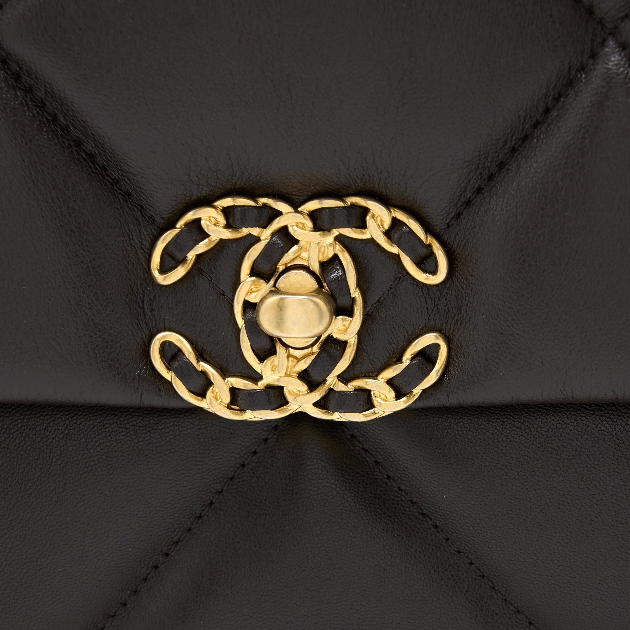 chanel-21a-maxi-19-flap-bag-lambskin-dark-brown-multicolour-hardware-microchip