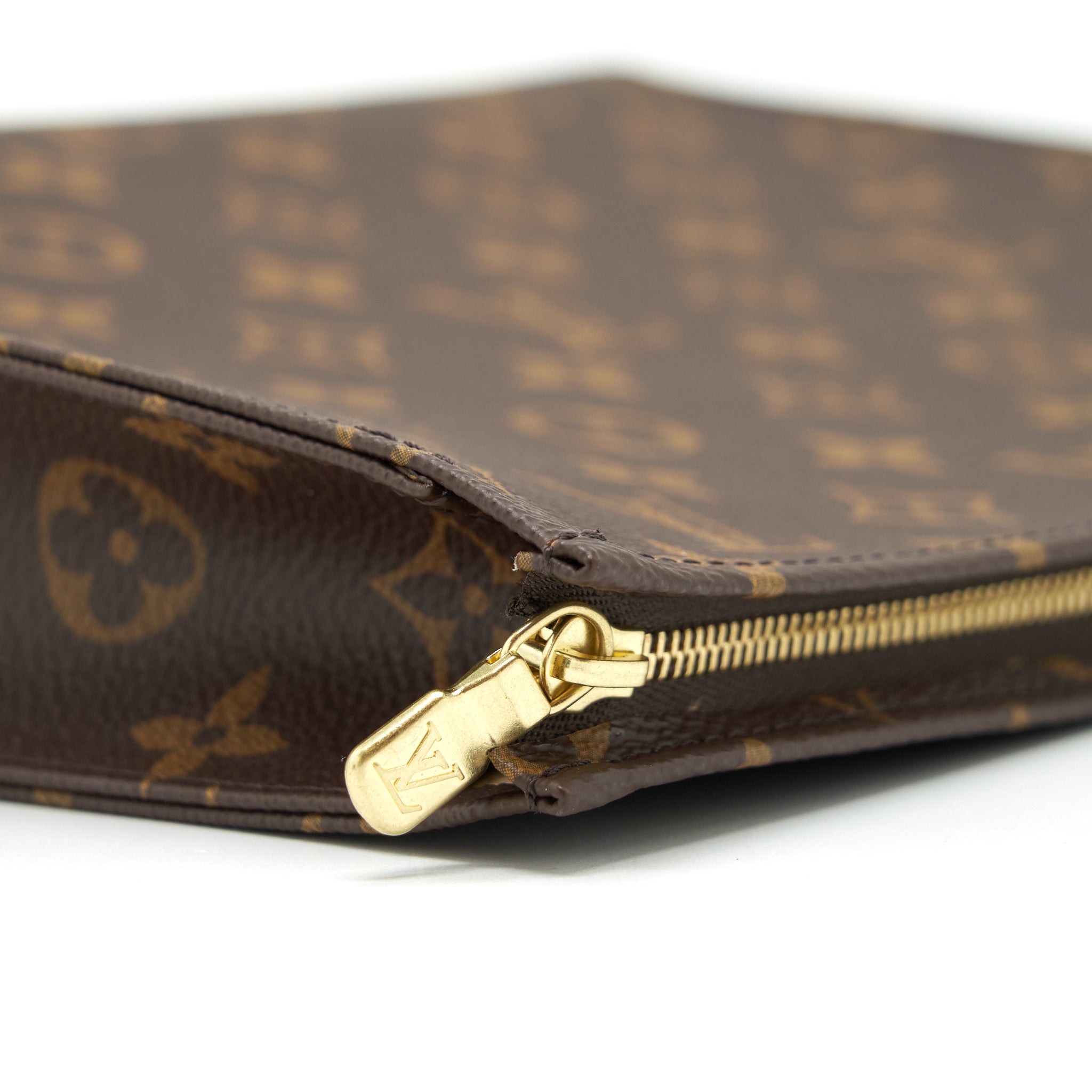 louis-vuitton-toiletry-pochette-26-monogram-canvas-5