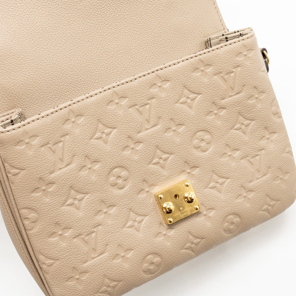 louis-vuitton-pochette-metis-monogram-empreinte-tourterelle-ghw