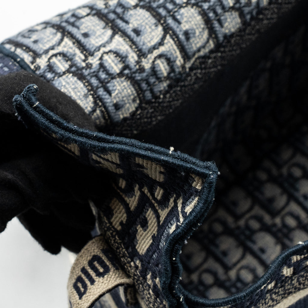 dior-diorcamp-messenger-bag-blue-oblique-embroidery-shw-copy