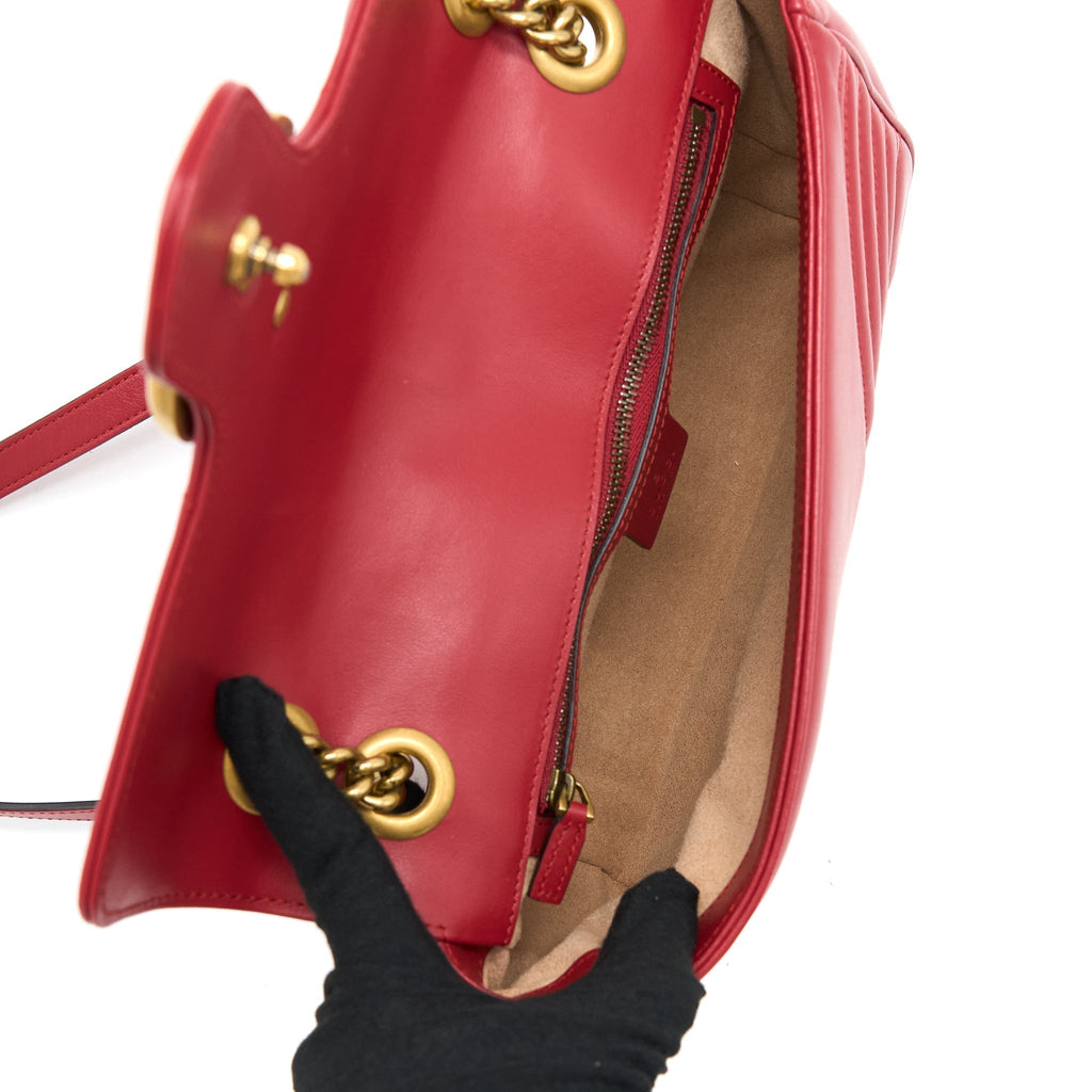 gucci-small-gg-marmont-matelasse-shoulder-bag-calfskin-red-ghw