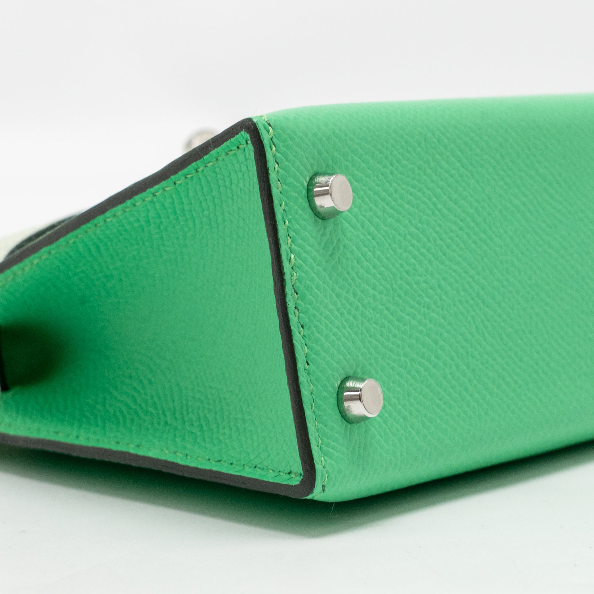 hermes-mini-kelly-ii-epsom-vert-comics-vert-fizz-gris-pale-shw-stamp-b