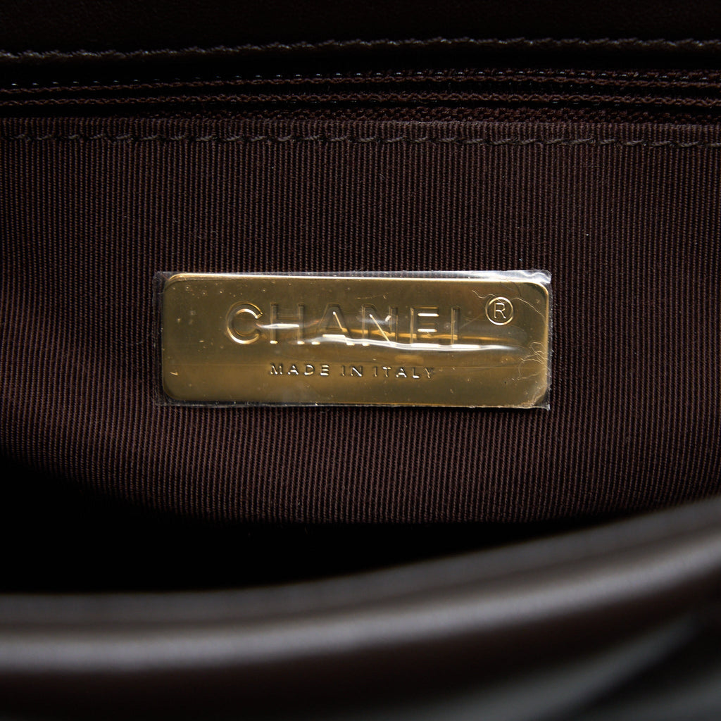 chanel-21a-maxi-19-flap-bag-lambskin-dark-brown-multicolour-hardware-microchip