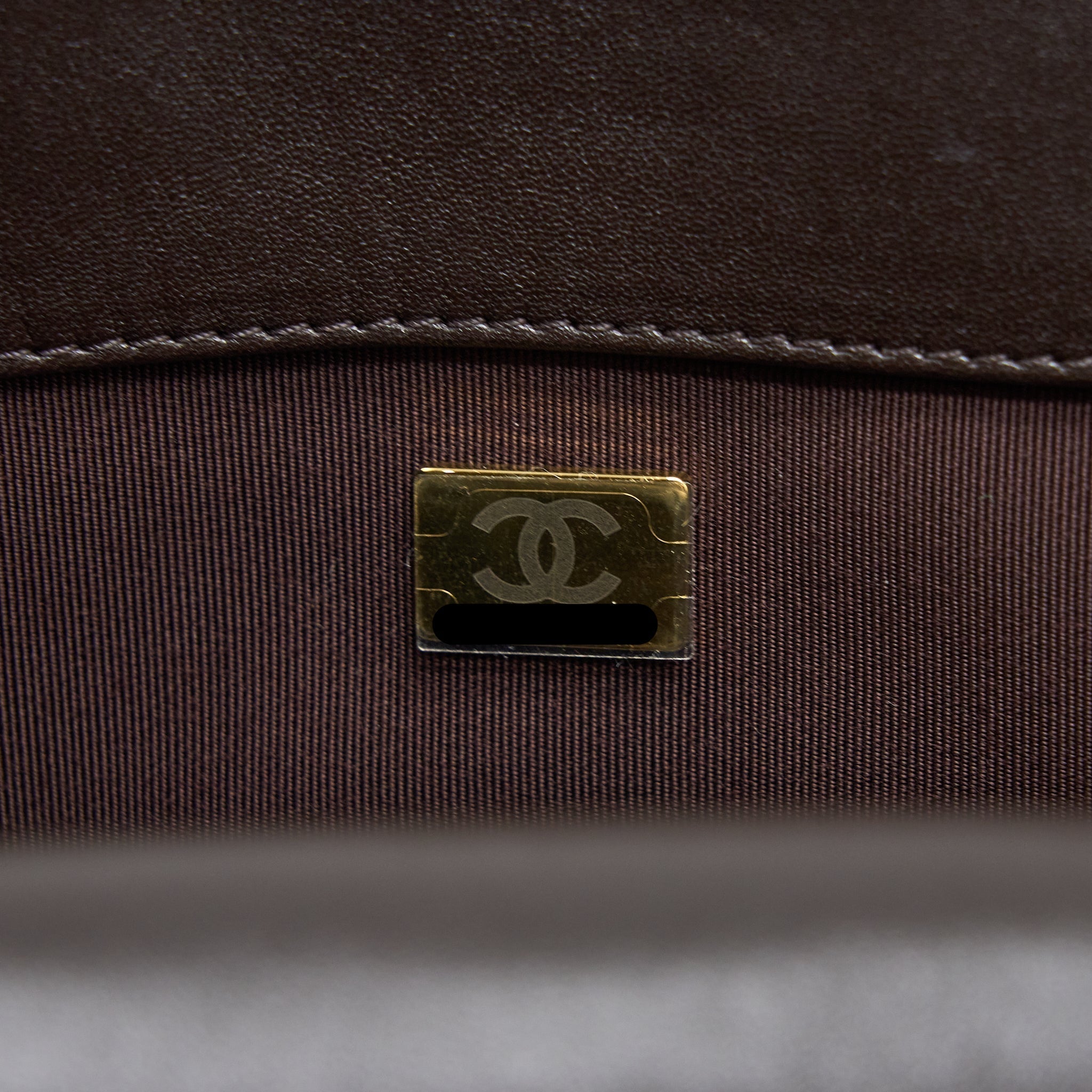 chanel-21a-maxi-19-flap-bag-lambskin-dark-brown-multicolour-hardware-microchip