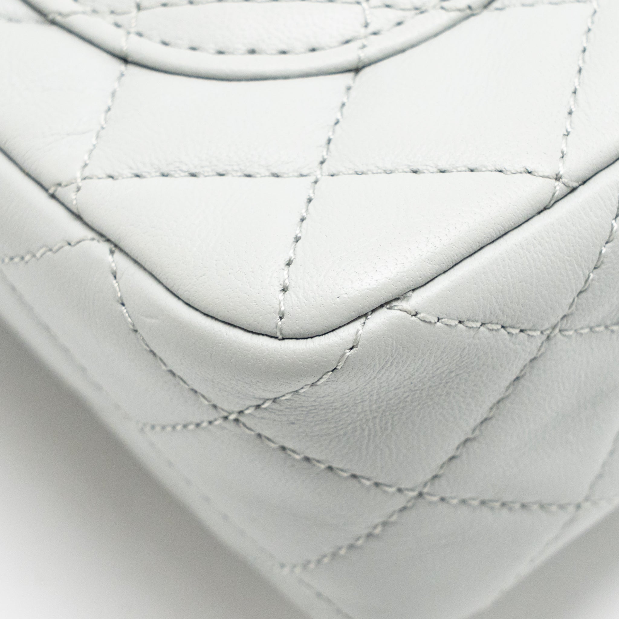 chanel-pearl-crush-mini-rectangular-flap-bag-lambskin-grey-ghwmicrochip